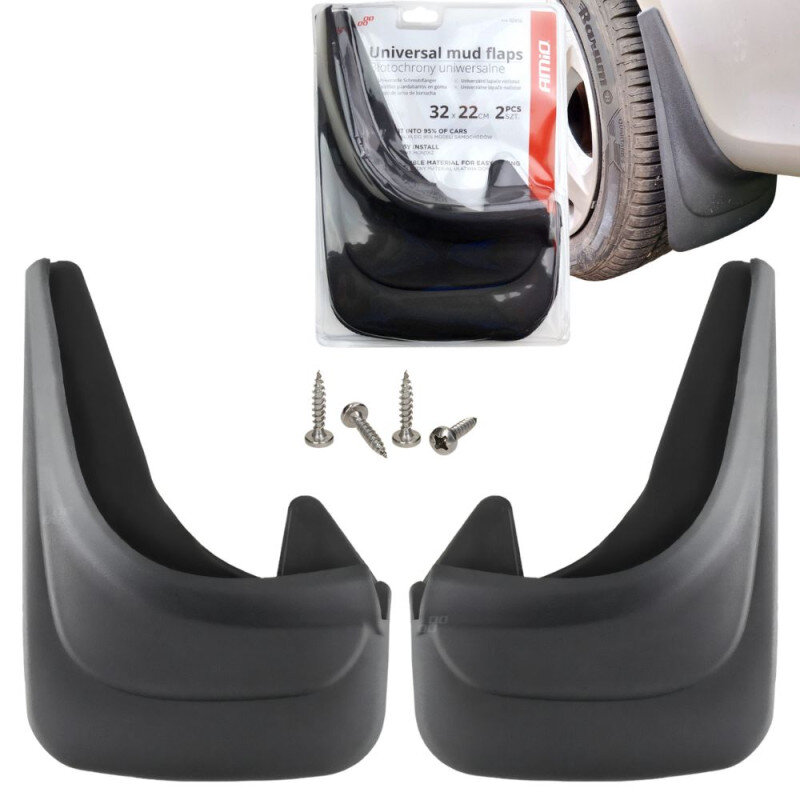 Na obrazie widoczny jest zestaw chlapaczy w kolorze czarnym, zapakowany w przezroczyste opakowanie z tekstem \'Universal mud flaps 32x22 cm 2 PCS\'. Obok znajdują się cztery metalowe śruby oraz zamontowany chlapacz przy kole samochodu.