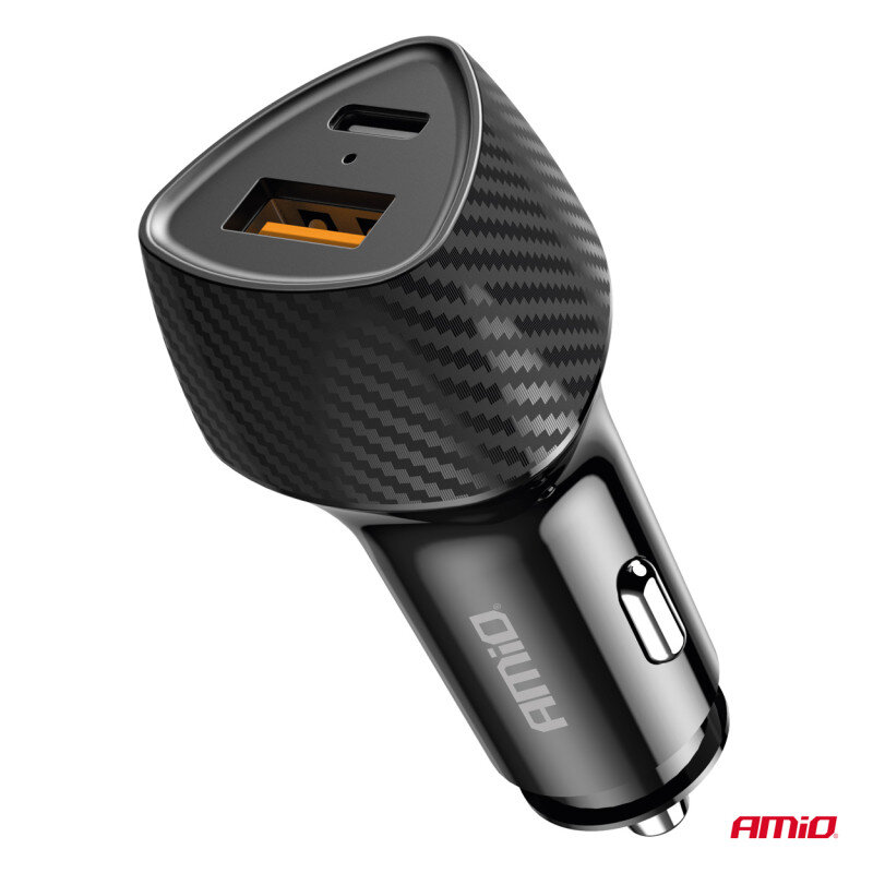 Na obrazie widoczna jest czarna ładowarka samochodowa z dwoma portami: USB-A i USB-C. Na obudowie znajduje się logo \'AMiO\'.