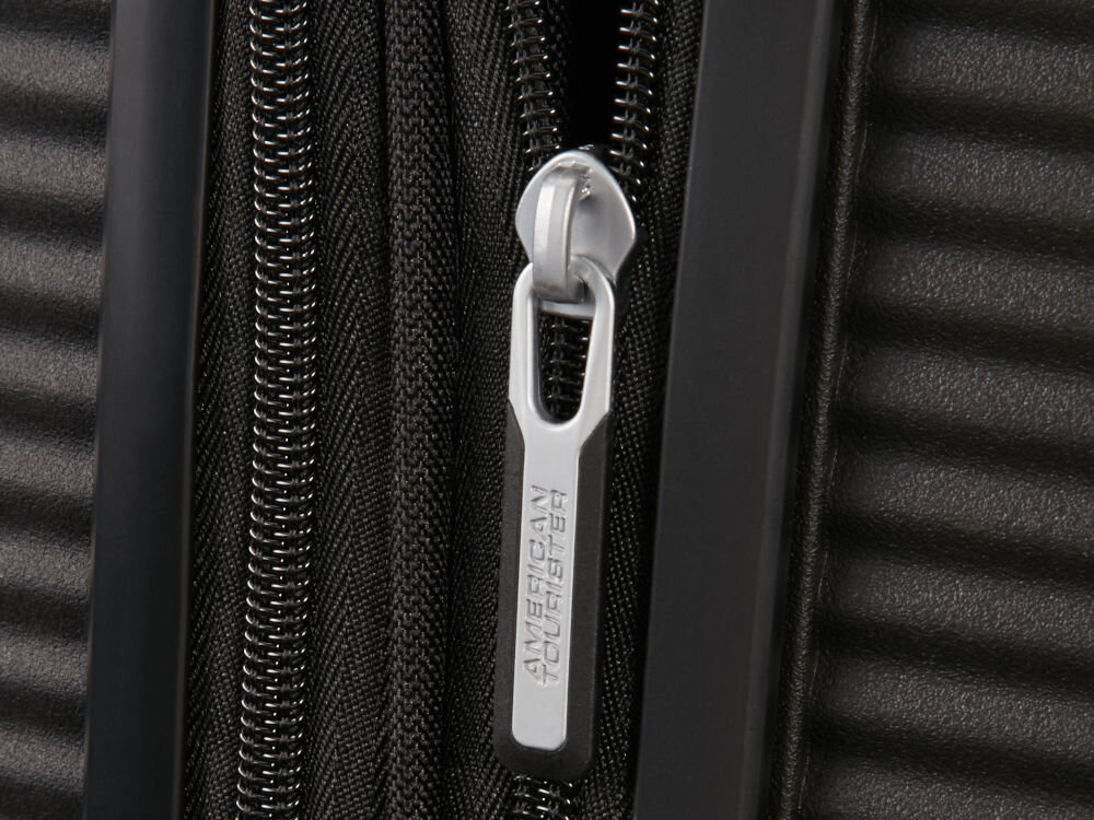 Walizka AMERICAN TOURISTER SoundBox 55 cm Czarny pojemność ok. 35,5 l funkcja poszerzenia dodatkowe 5,5 l