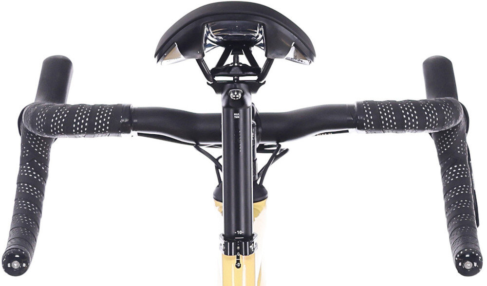 Rower gravel ROCK MACHINE Lukk Cr 65 U21 28 cali Żółty kierownica na białym tle widoczna od przodu kierownica marki Satori Allroad Swift aluminiowy mostek ONE1 o średnicy 31,8 mm i kącie -8° chwyty Velo Reflective precyzyjne prowadzenie efektywniejsze przenoszenie siły