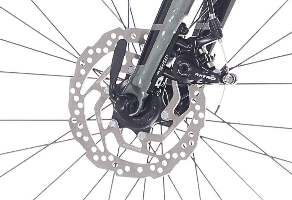 Rower gravel ROCK MACHINE Lukk 40 U22 28 cali Zielony zbliżenie na tarczę hamulcową podstawa bezpieczeństwa hamulce tarczowe hydrauliczne marki SHIMANO typ SM-RT10 160 mm duża siła hamowania płyn hamulcowy hamulce z przodu i z tyłu podwójny pakiet bezpieczeństwa