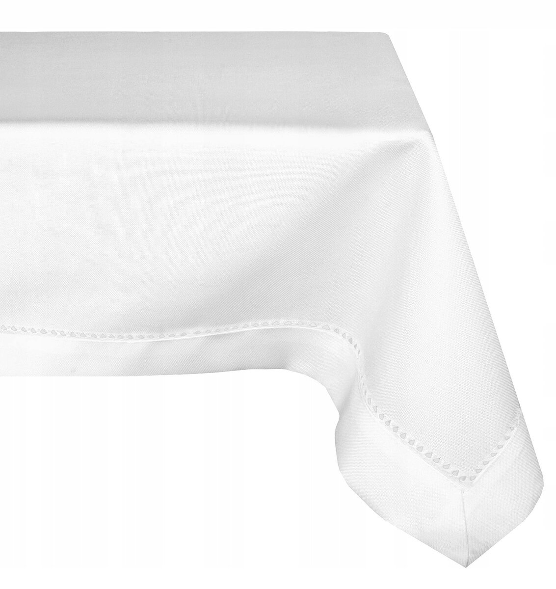 Biały bieżnik z mereżką, gładki i plamoodporny, ułożony na stole. Widoczna jest elegancka tekstura materiału.