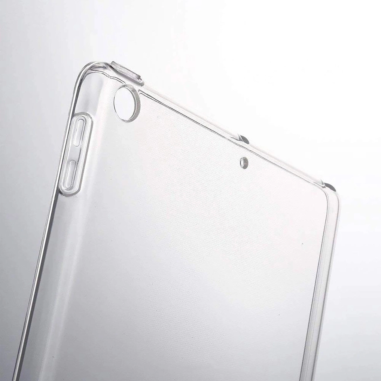 Przezroczyste etui na tablet z wycięciami na przyciski i aparat. Etui ma gładką powierzchnię i zaokrąglone krawędzie.