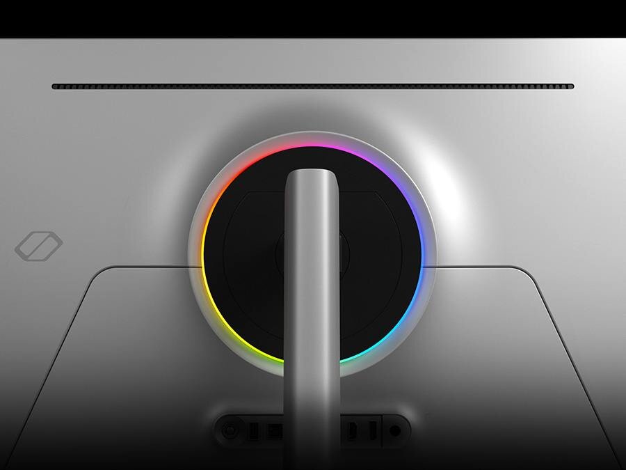 Tył monitora z okrągłym podświetleniem RGB wokół mocowania podstawy. Na obudowie widoczne jest logo producenta.