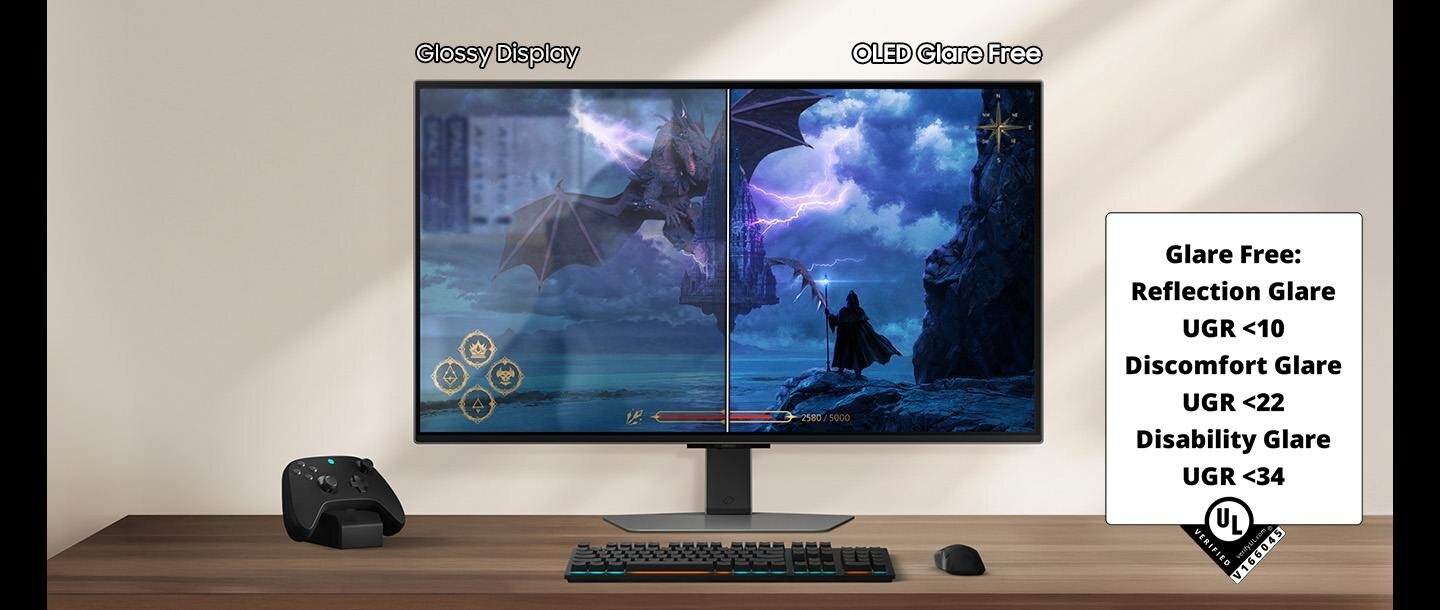 Monitor wyświetla obraz z gry, podzielony na dwie części: \'Glossy Display\' i \'OLED Glare Free\'. Obok monitora znajduje się tekst: \'Glare Free: Reflection Glare UGR <10, Discomfort Glare UGR <22, Disability Glare UGR <34\'.