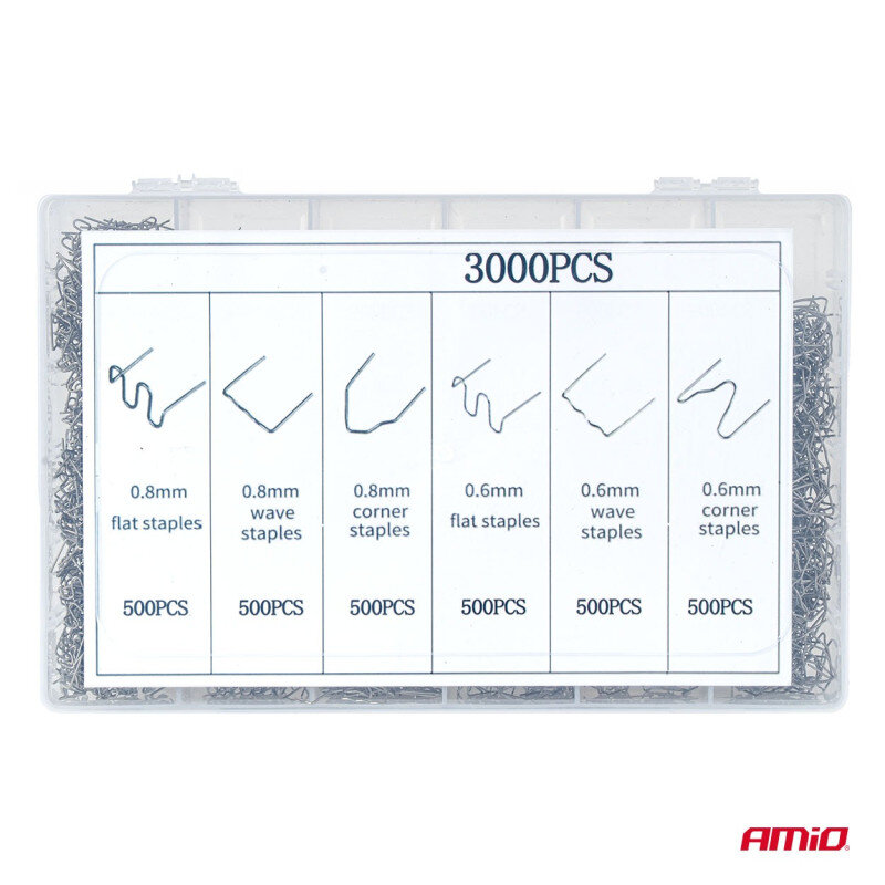 Plastikowe pudełko z sześcioma przegródkami, każda zawiera różne rodzaje zszywek o grubości 0.8mm i 0.6mm, opisane jako flat, wave i corner staples, po 500 sztuk każda. Na pudełku widnieje napis \'3000PCS\' oraz logo \'AMiO\'.
