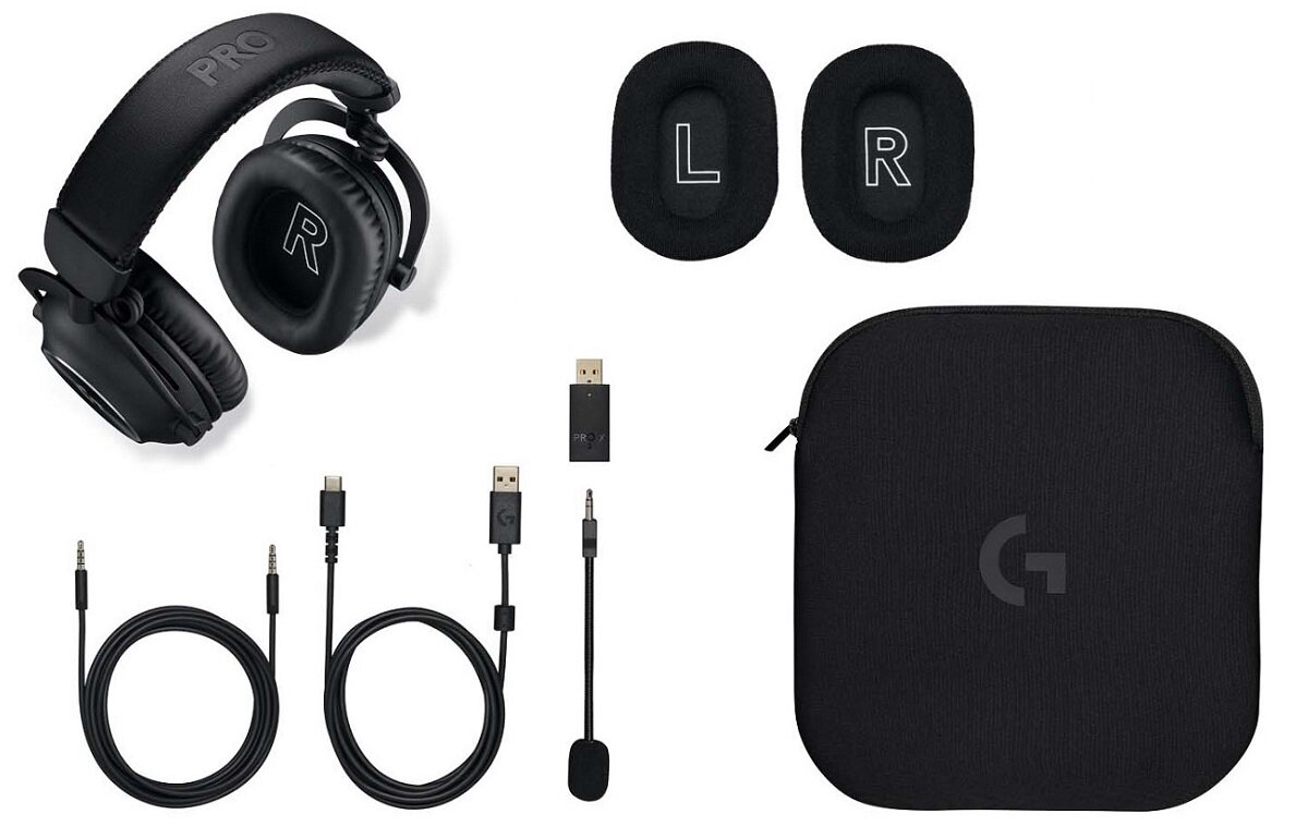 Na obrazie widoczne są czarne słuchawki nauszne z oznaczeniami \'L\' i \'R\' na nausznikach, dodatkowe poduszki z literami \'L\' i \'R\', kabel USB, mikrofon, adapter USB oraz czarne etui z logo \'G\'.