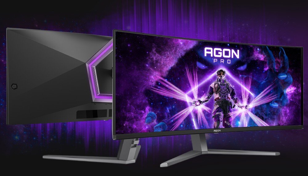 Na obrazie widoczny jest monitor z zakrzywionym ekranem, na którym wyświetlana jest grafika z postacią i napisem \'AGON PRO\'. Obok monitora znajduje się jego tylna część z podświetleniem w kolorze fioletowym.