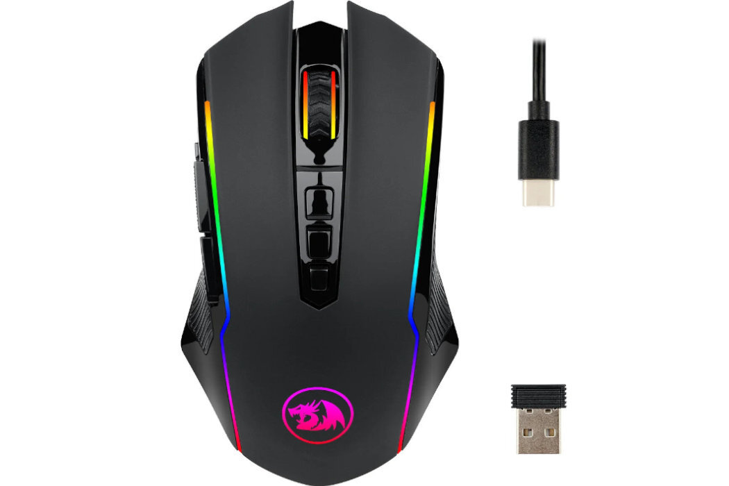 Czarna mysz komputerowa z kolorowym podświetleniem i trzema przyciskami na górze. Obok znajduje się kabel USB i adapter USB, a na myszy widoczne jest logo smoka.