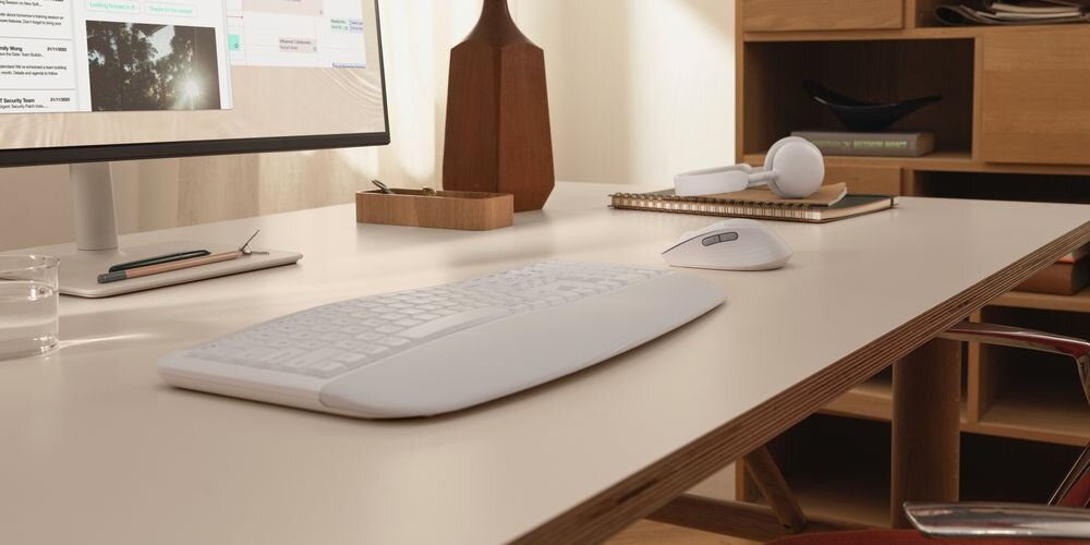 LOGITECH Signature Comfort Plus MK880 - klawiatura z myszką na biurku
