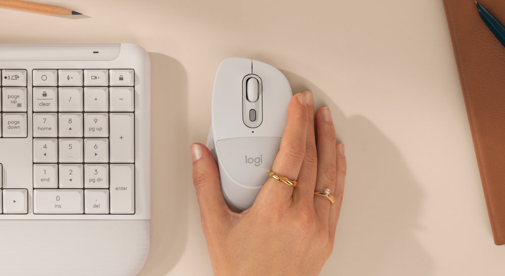LOGITECH Signature Comfort Plus M850 L - mysz od góry z widoczną dłonią na urządzeniu