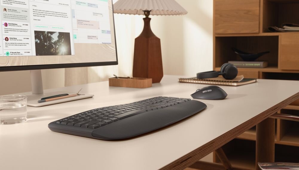 LOGITECH Signature Comfort Plus MK880 - klawiatura z myszką na biurku