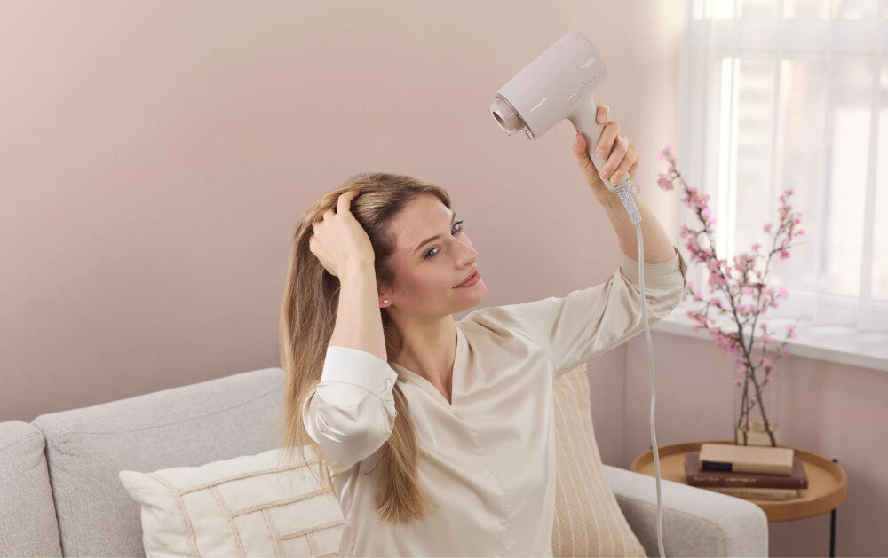 Suszarka PANASONIC EH-NA0L-P825 1600W Komfort użytkowania Długi przewód zasilający o długości 2,7 m Wykończenie w kolorze Sakura Pink materiały przyjazne środowisku