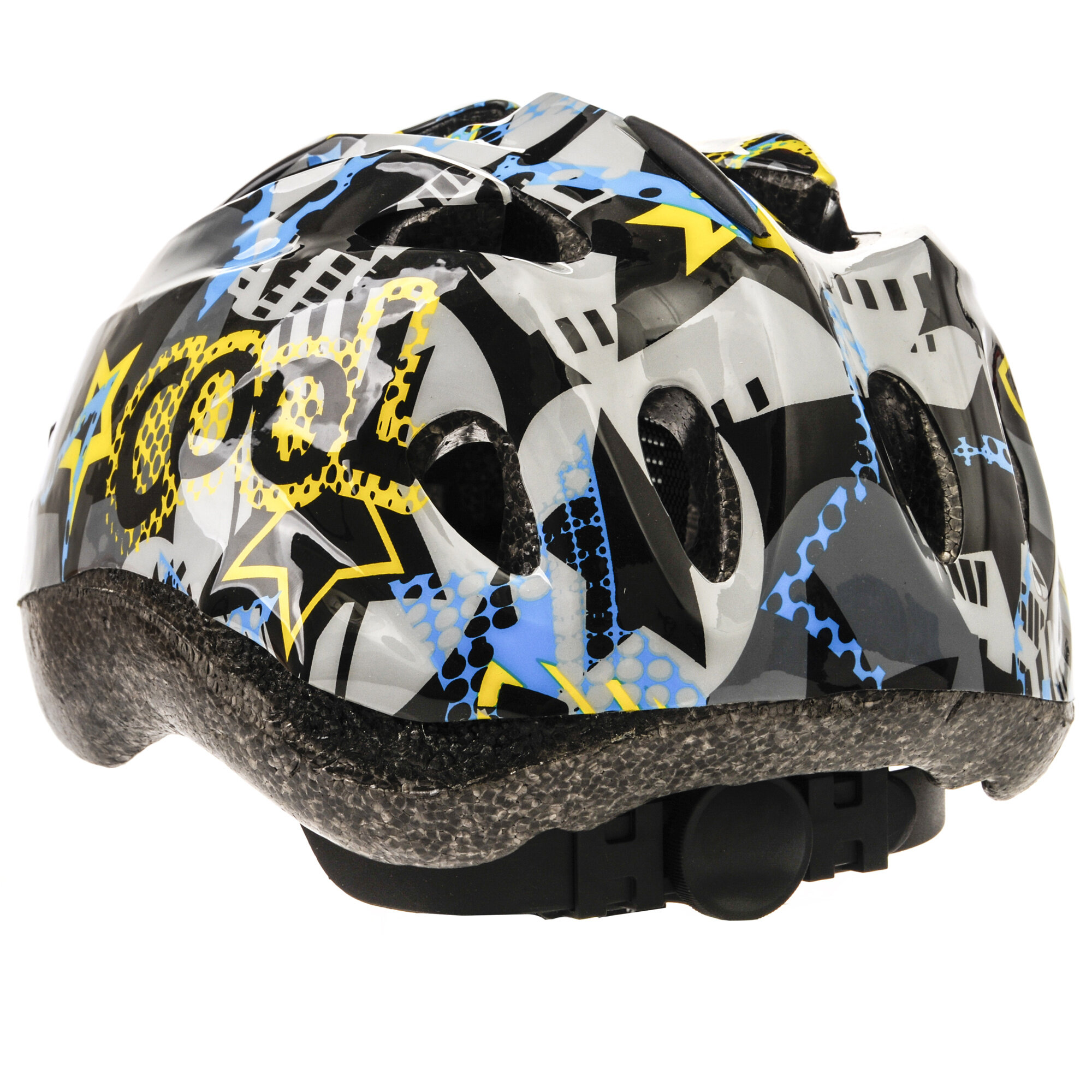 Kask rowerowy z kolorowym wzorem w odcieniach czerni, szarości, niebieskiego i żółtego, z napisem \'cool\'. Kask posiada otwory wentylacyjne i regulację z tyłu.