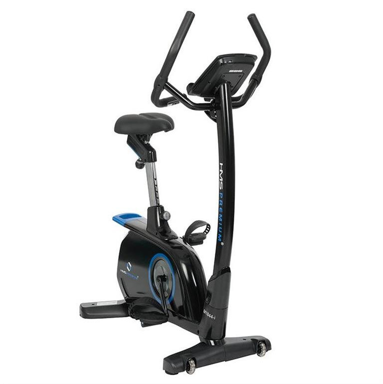 Na obrazie znajduje się rower elektromagnetyczny w kolorze czarnym z niebieskimi akcentami. Na ramie widoczny jest napis \'HMS Premium\'.