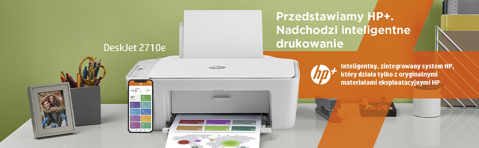 Na obrazie znajduje się urządzenie wielofunkcyjne HP DeskJet 2710e z kolorowym wydrukiem oraz telefon z aplikacją. Obok widoczny jest napis: \'Przedstawiamy HP+. Nadchodzi inteligentne drukowanie\'.