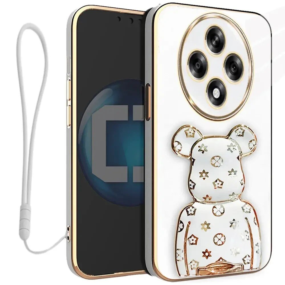 Etui na telefon z białym tłem i złotymi akcentami, ozdobione wzorem misia oraz okrągłym wycięciem na aparat z czterema obiektywami. Do etui dołączona jest biała smycz.