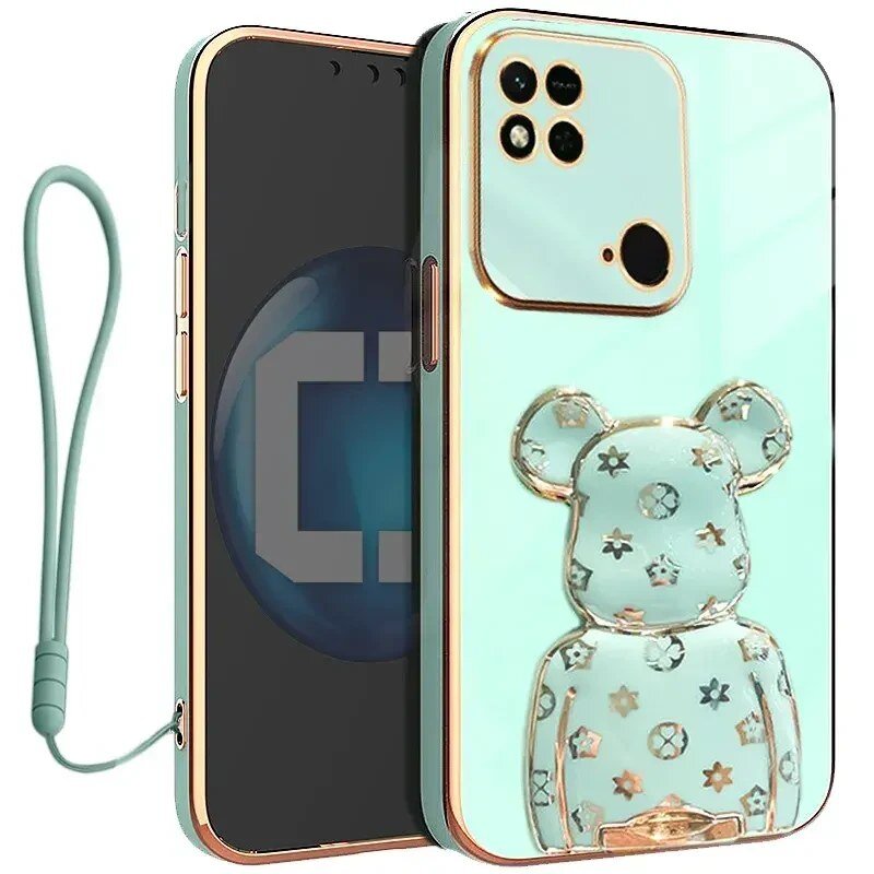 Etui na telefon w kolorze miętowym z ozdobnym motywem misia i wycięciami na aparat. Dołączony jest uchwyt w kształcie misia oraz smycz w dopasowanym kolorze.