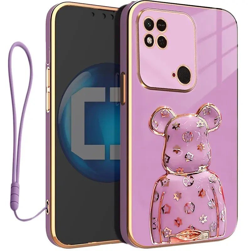 Etui na telefon w kolorze różowym z ozdobnym motywem misia i błyszczącymi elementami. Do etui dołączona jest fioletowa smycz.