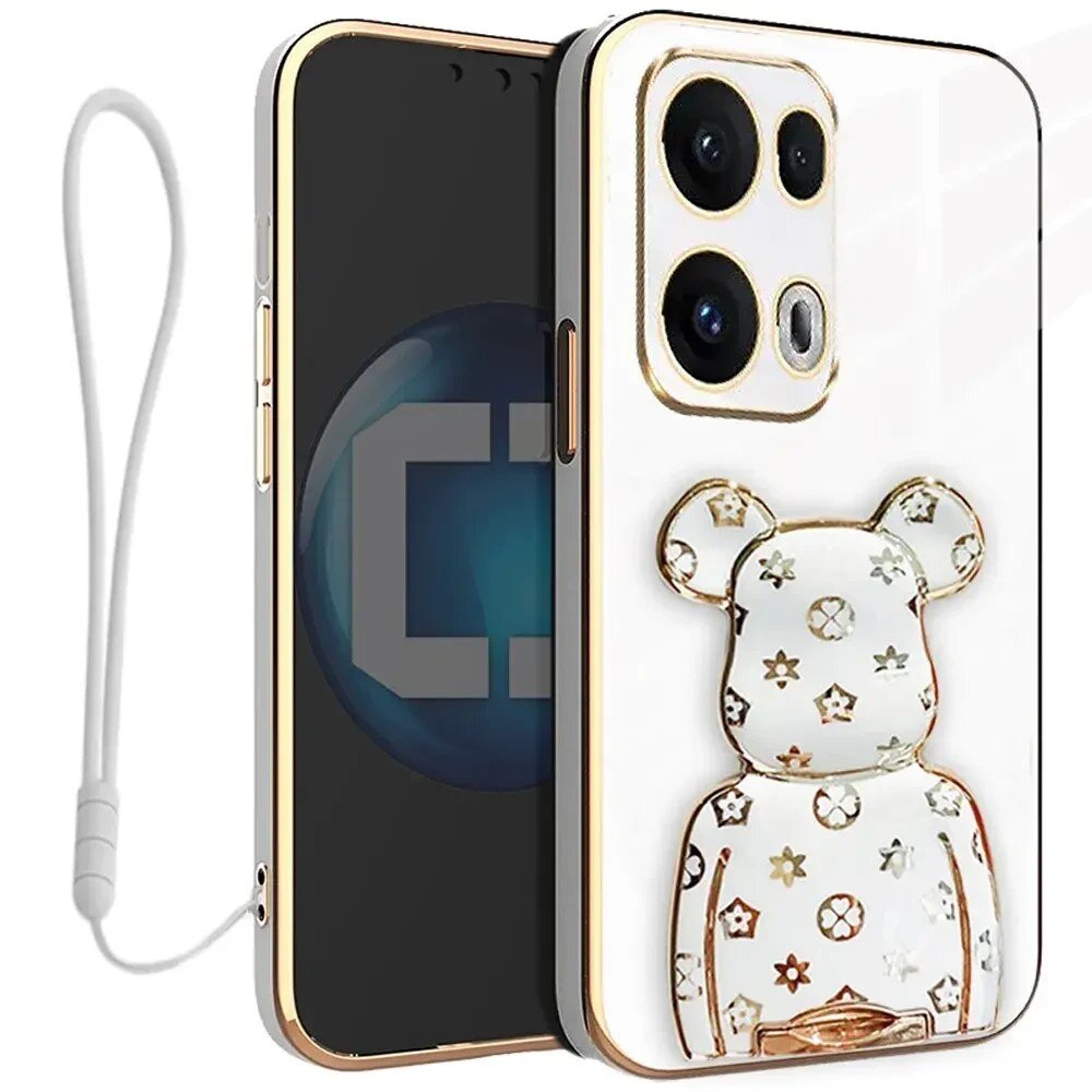 Etui na telefon z białym wzorem misia i złotymi elementami, z trzema otworami na aparaty. Obok znajduje się smycz w kolorze białym.