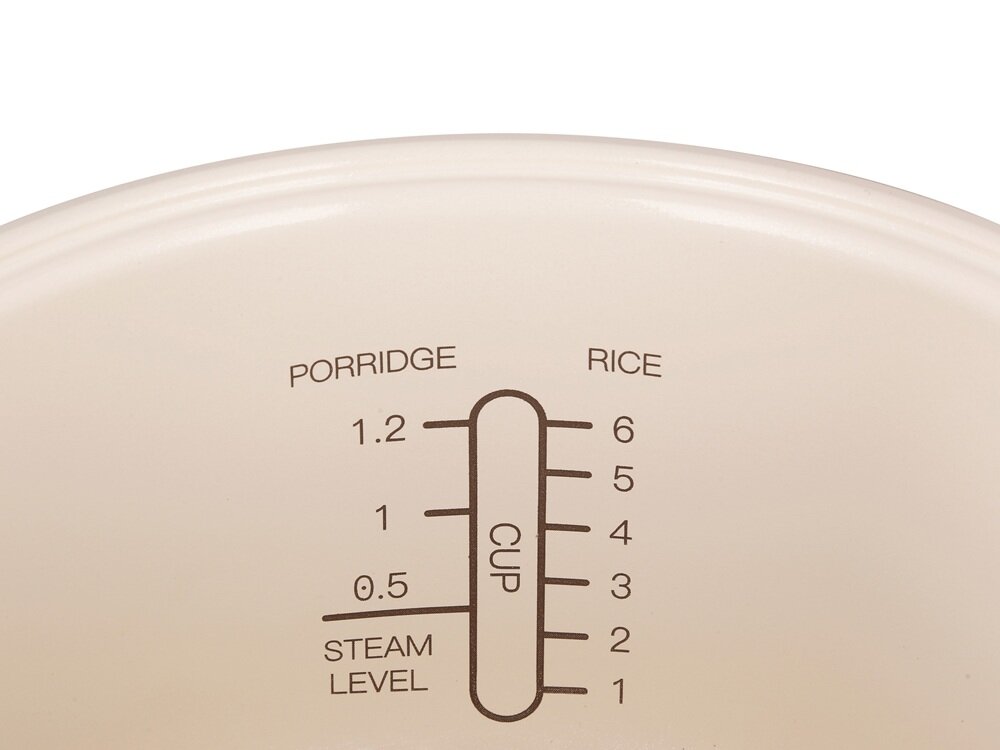 Wnętrze naczynia z miarką oznaczoną napisami: \'PORRIDGE\', \'RICE\', \'CUP\', \'STEAM LEVEL\' oraz wartościami liczbowymi od 0.5 do 6.