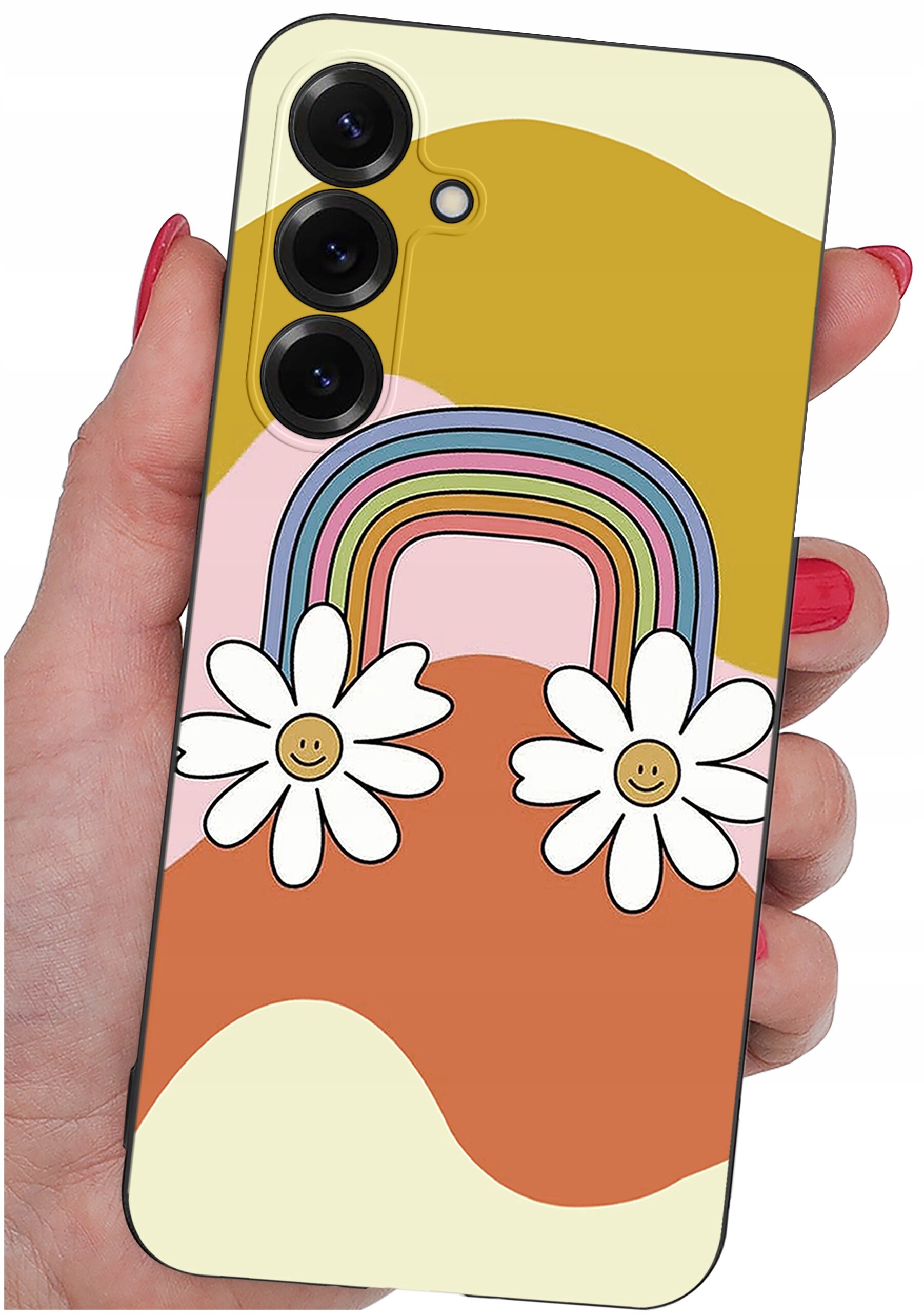Etui na telefon z kolorowym wzorem tęczy i dwoma kwiatami z uśmiechniętymi buźkami. Etui jest trzymane w dłoni z pomalowanymi na czerwono paznokciami.