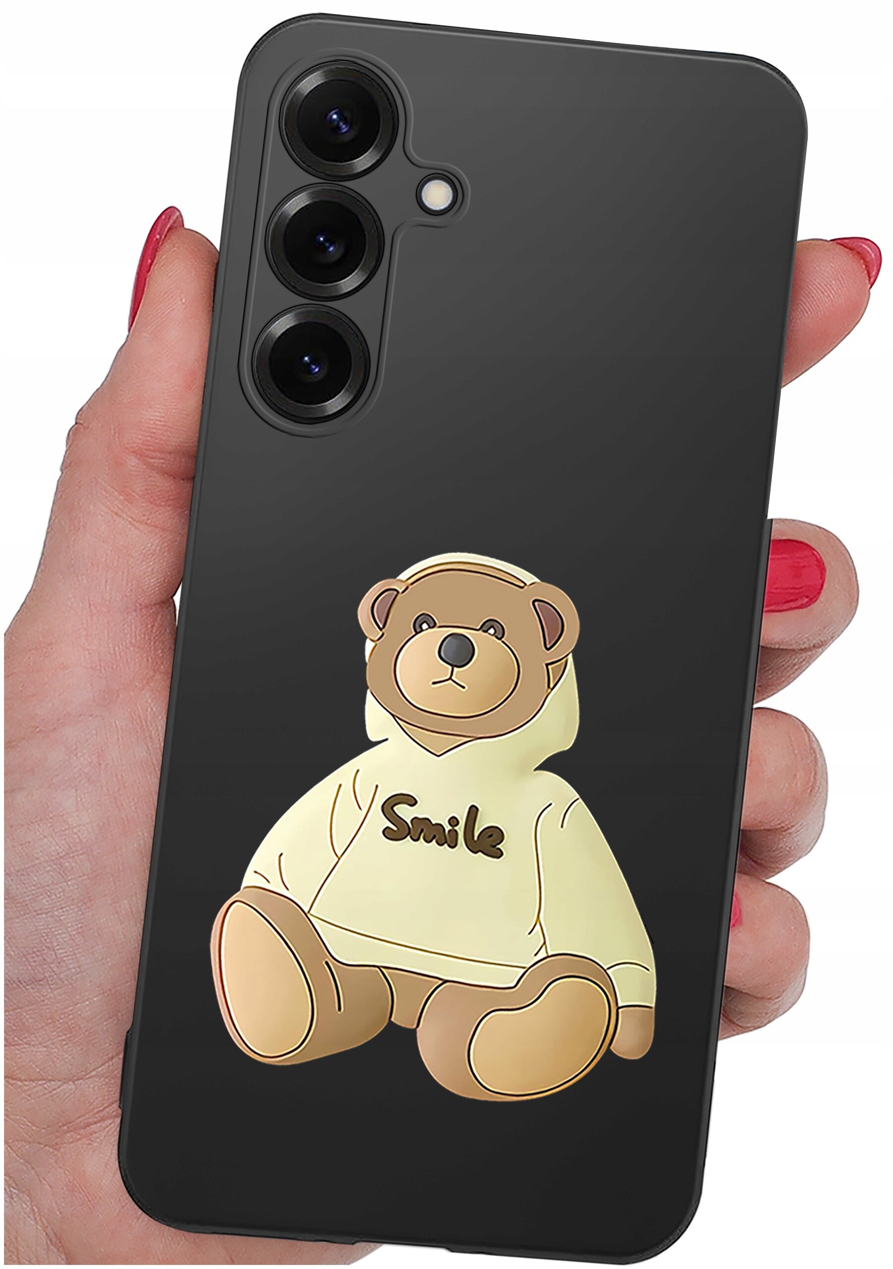Czarne etui na telefon z trzema aparatami, ozdobione grafiką misia w kremowej bluzie z napisem \'Smile\'.