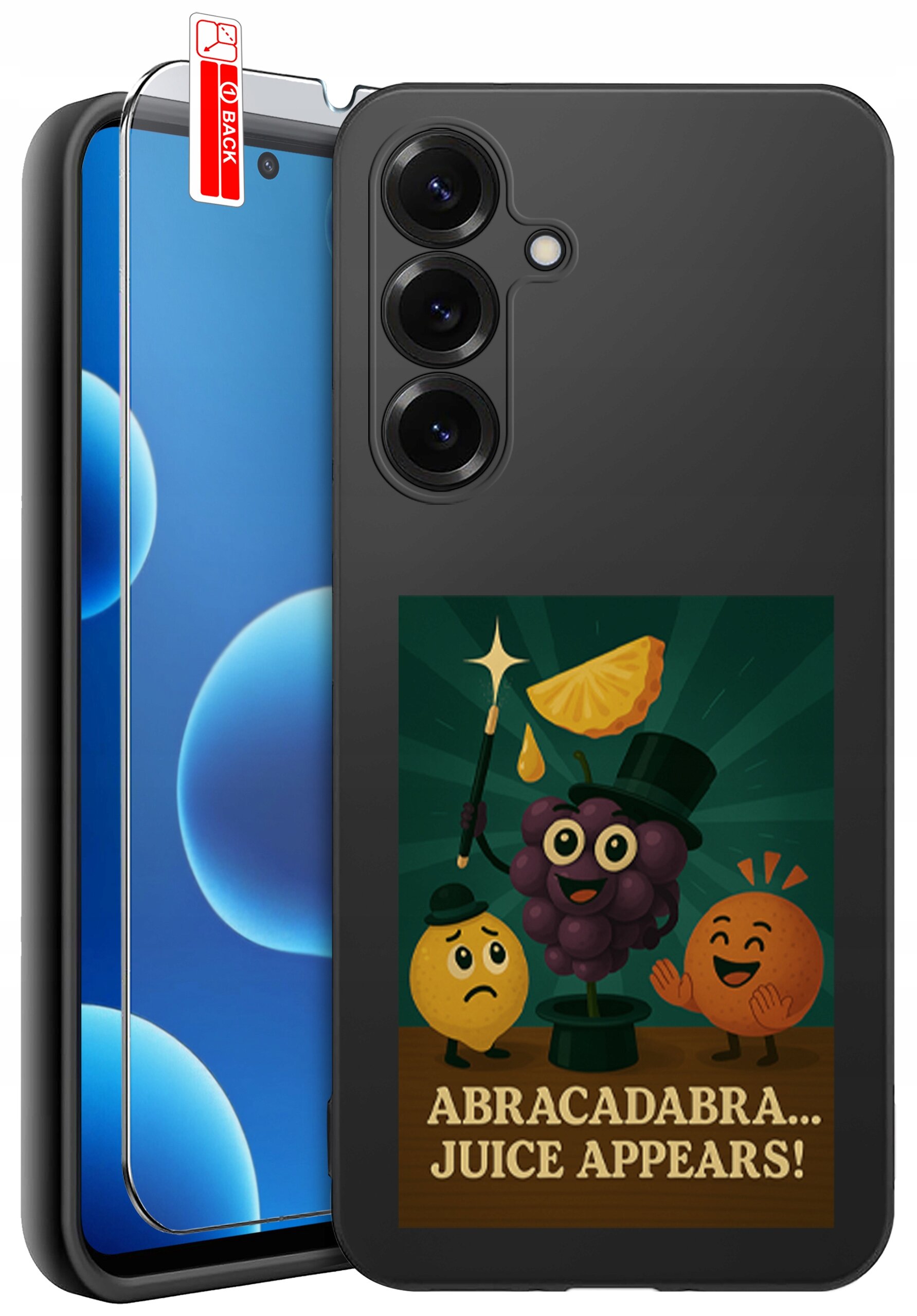 Etui na telefon z trzema wycięciami na aparaty, ozdobione grafiką przedstawiającą owoce w kapeluszach i tekstem \'ABRACADABRA... JUICE APPEARS!\'. Obok etui znajduje się szkło ochronne z czerwoną naklejką \'BACK\'.