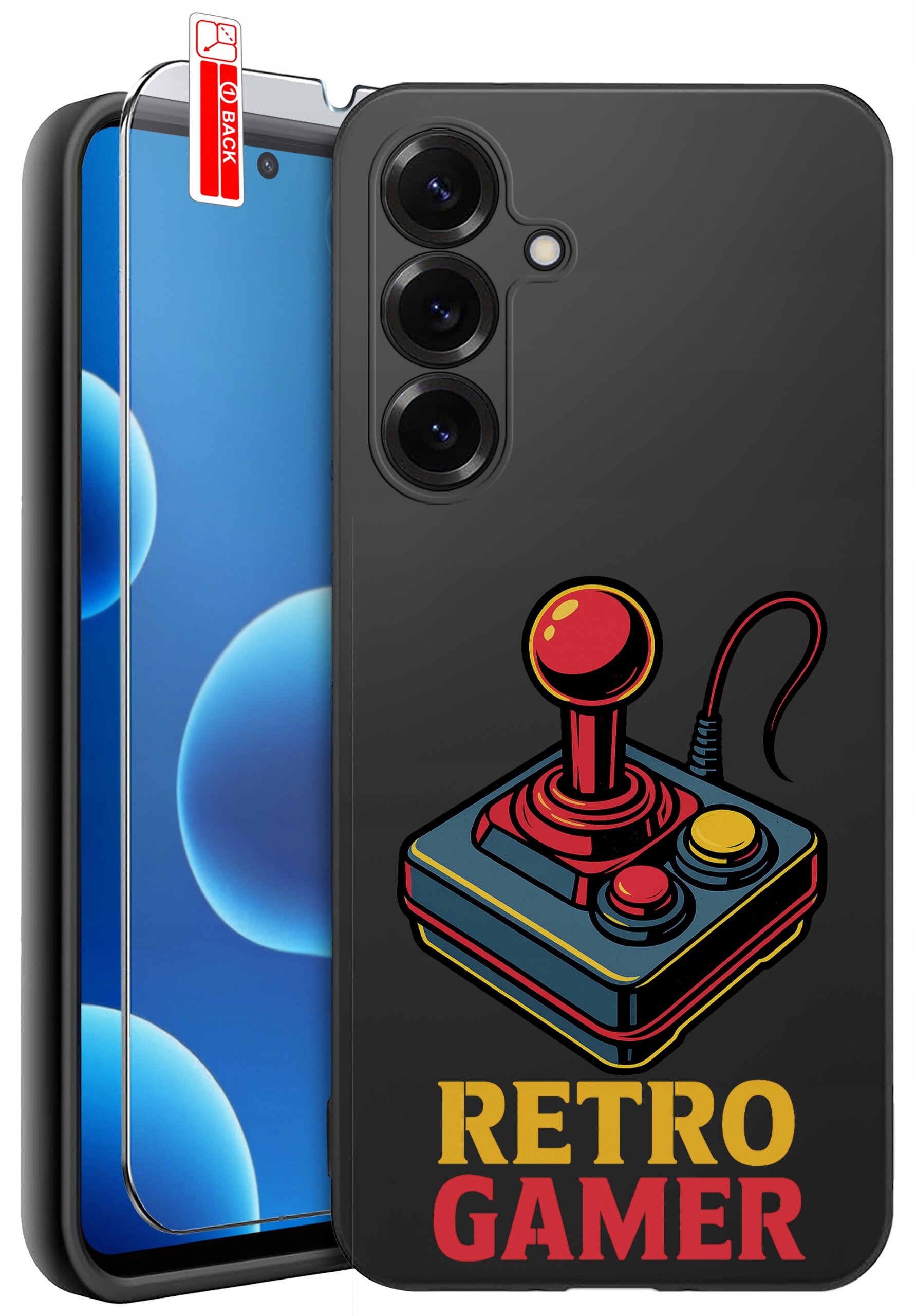 Obraz przedstawia silikonowe etui na telefon z grafiką joysticka i napisem \'RETRO GAMER\'. Obok etui znajduje się szkło ochronne z oznaczeniem \'BACK\'.