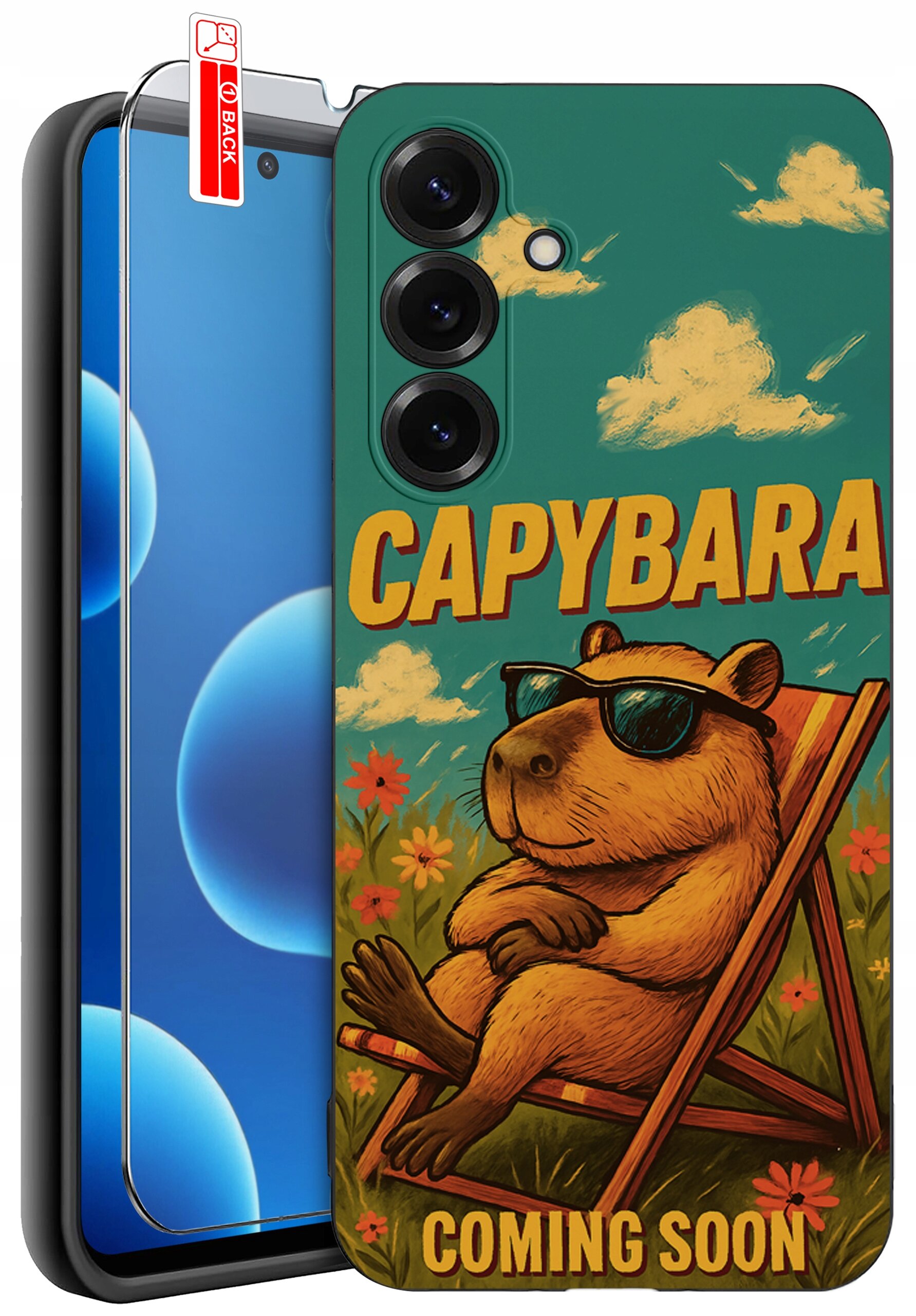 Etui na telefon z grafiką kapibary w okularach przeciwsłonecznych siedzącej na leżaku, z napisem \'CAPYBARA COMING SOON\'. Obok etui znajduje się szkło ochronne z oznaczeniem \'BACK\'.