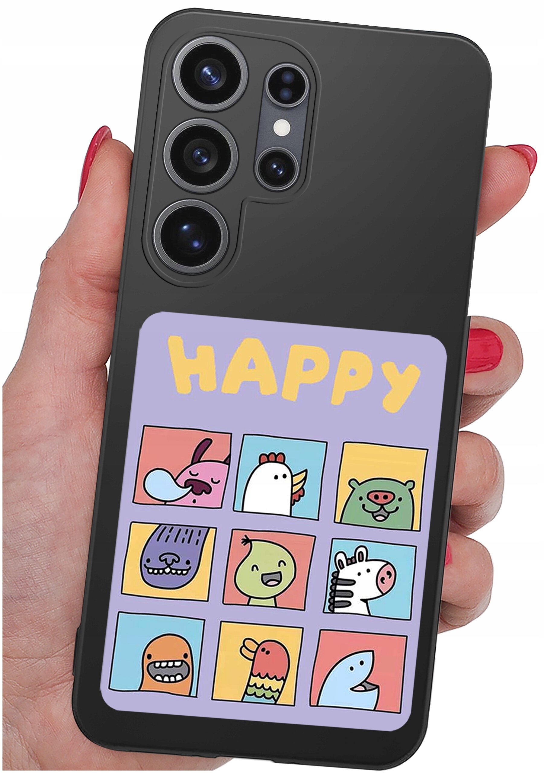 Czarna obudowa telefonu z kolorowym nadrukiem przedstawiającym dziewięć kwadratów z rysunkami zwierząt i napisem \'HAPPY\' na górze. Obudowa jest trzymana w dłoni z pomalowanymi na czerwono paznokciami.