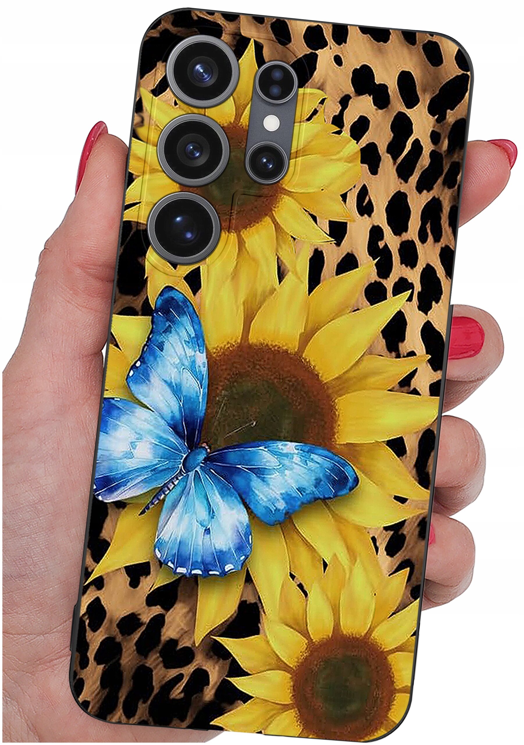 Etui na telefon z wzorem słoneczników i niebieskiego motyla na tle przypominającym skórę lamparta. Widoczne są cztery otwory na aparaty fotograficzne.