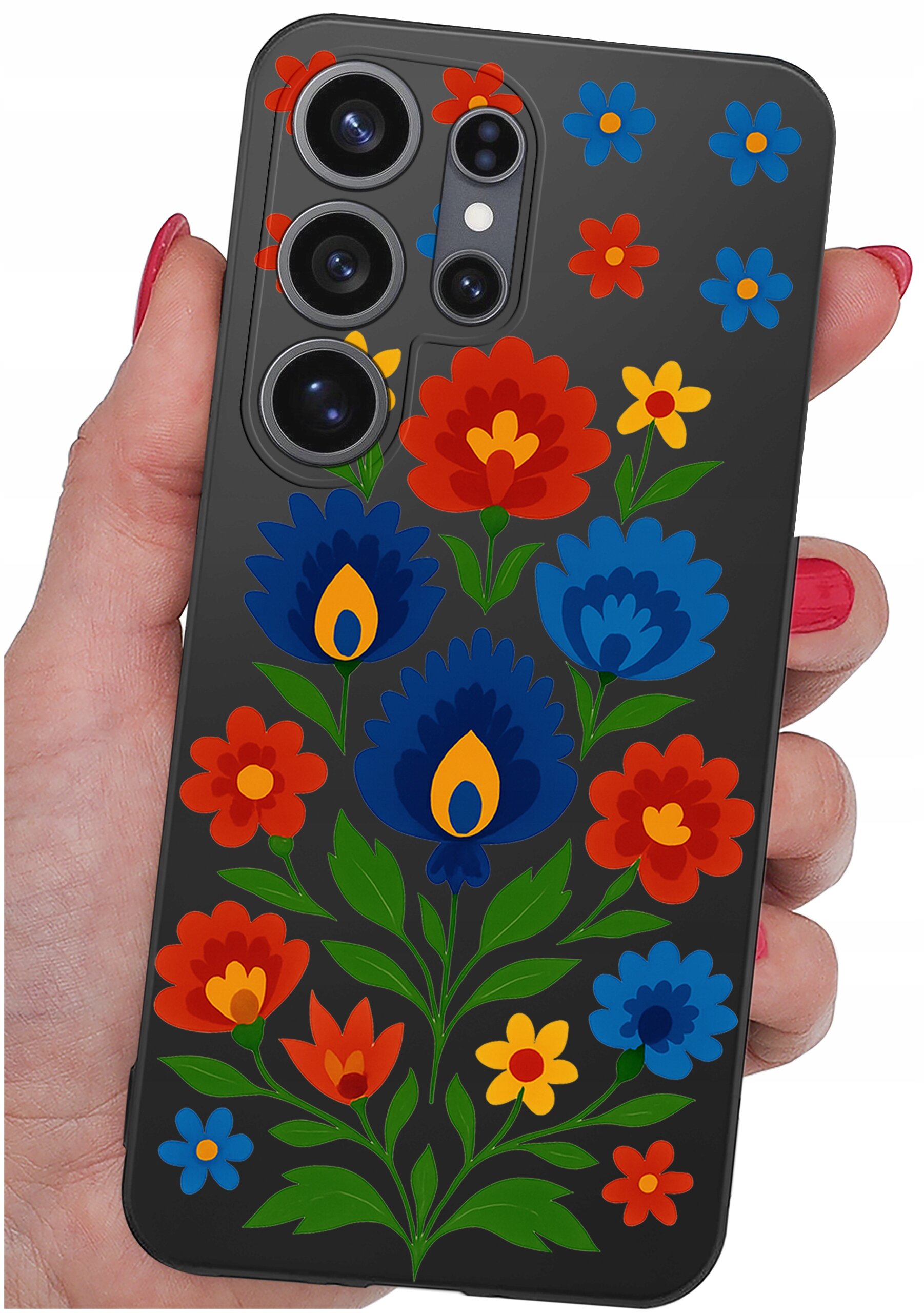 Etui na telefon z kolorowym wzorem kwiatowym w odcieniach czerwieni, niebieskiego i żółtego, trzymane w dłoni. Widoczne są cztery obiektywy aparatu telefonu.