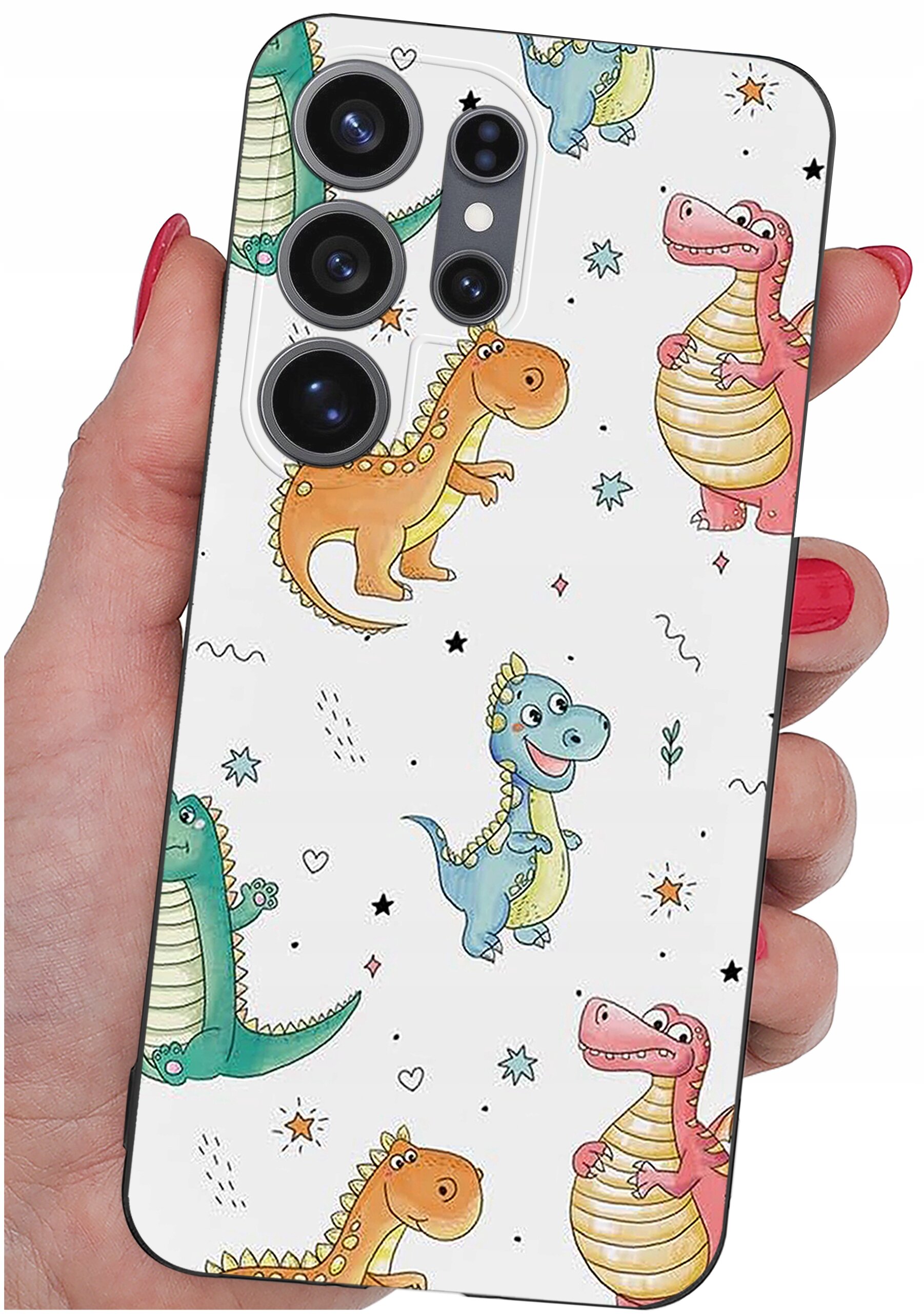 Etui na telefon z kolorowymi rysunkami dinozaurów na białym tle, trzymane w dłoni. Widoczne są cztery otwory na aparaty fotograficzne.