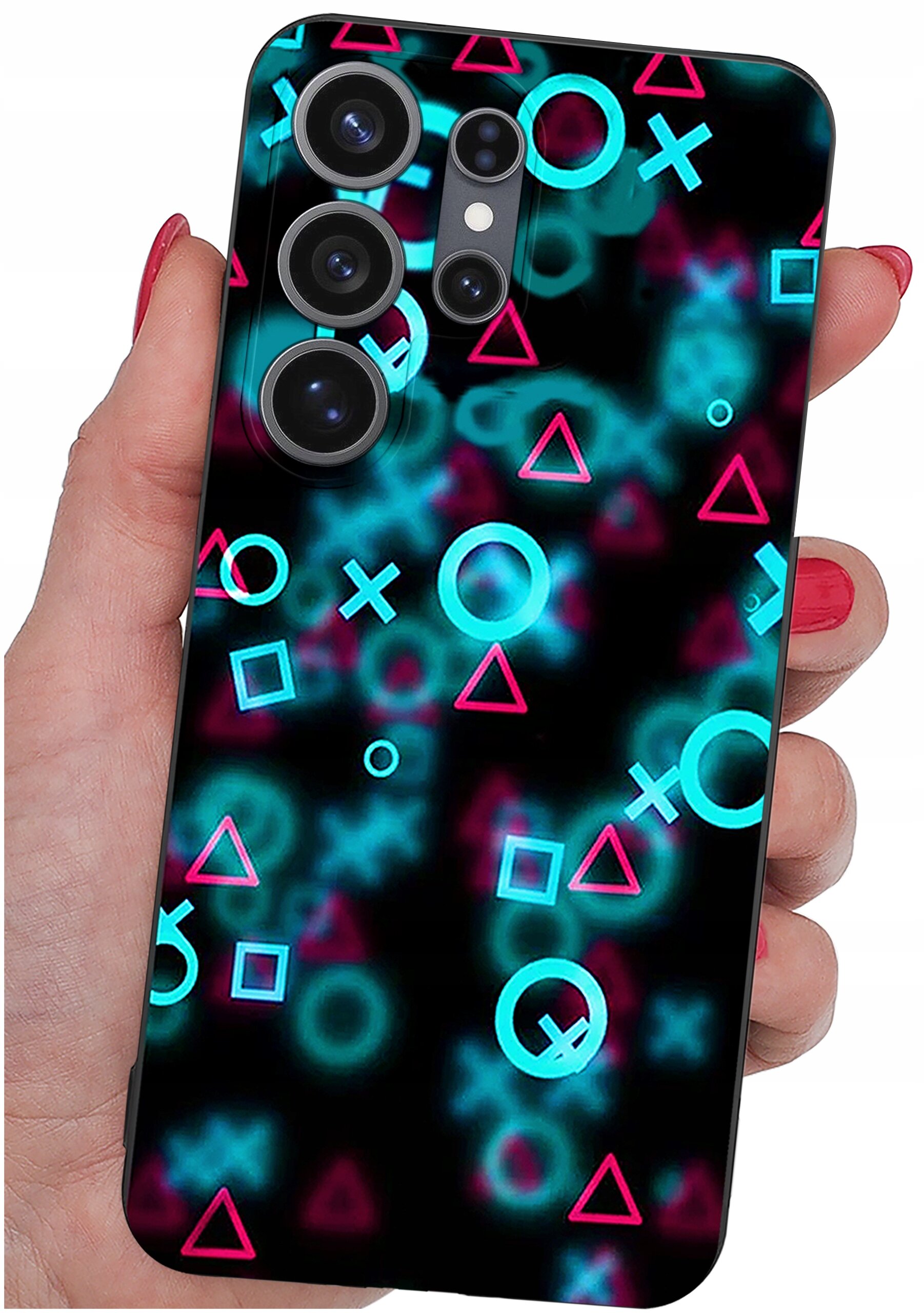 Etui na telefon z kolorowymi symbolami geometrycznymi w neonowych barwach na czarnym tle, trzymane w dłoni. Widoczne są cztery obiektywy aparatu telefonu.
