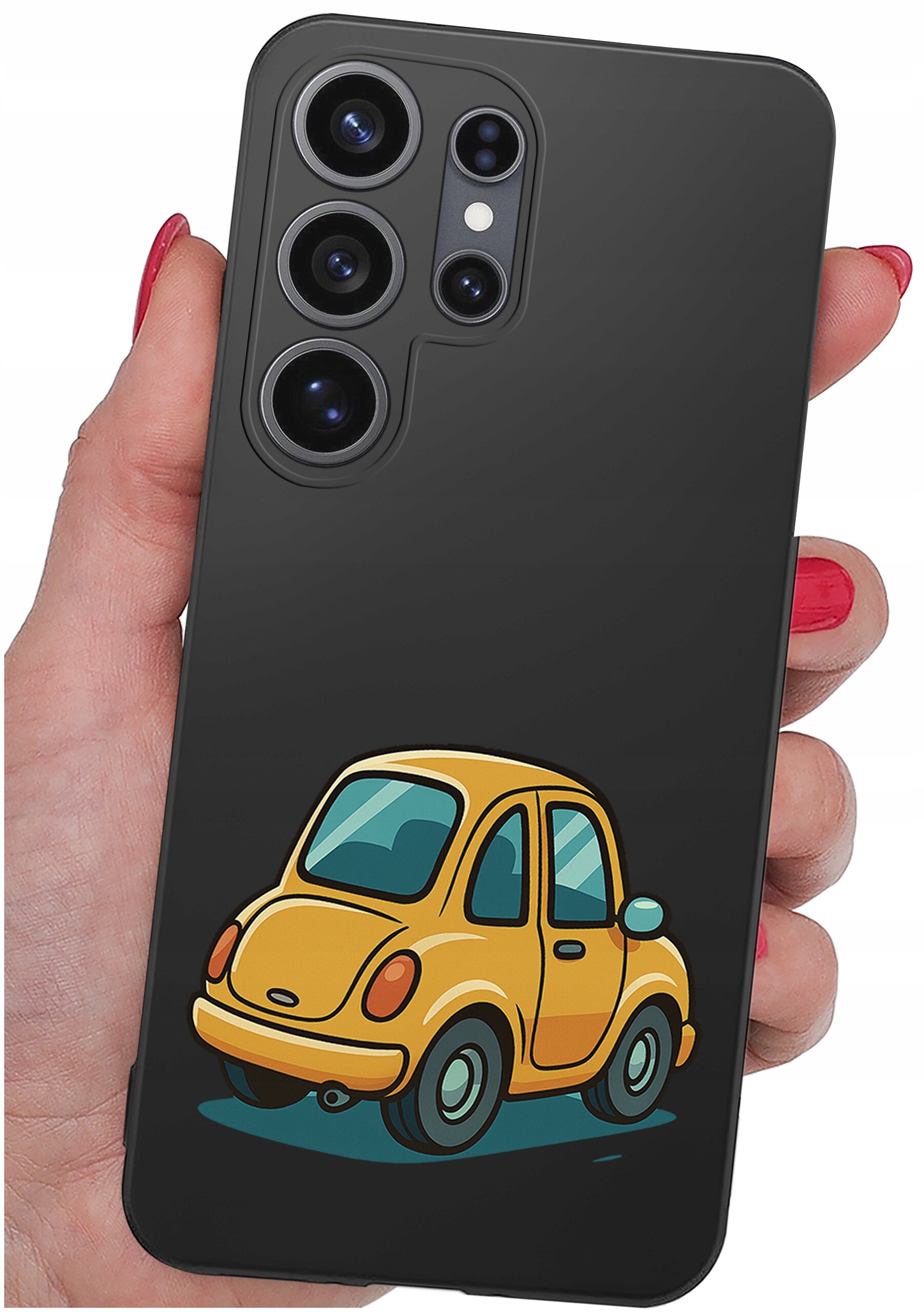 Czarny silikonowy case na telefon z nadrukiem żółtego samochodu w stylu kreskówkowym. Case jest trzymany w dłoni z pomalowanymi na czerwono paznokciami.