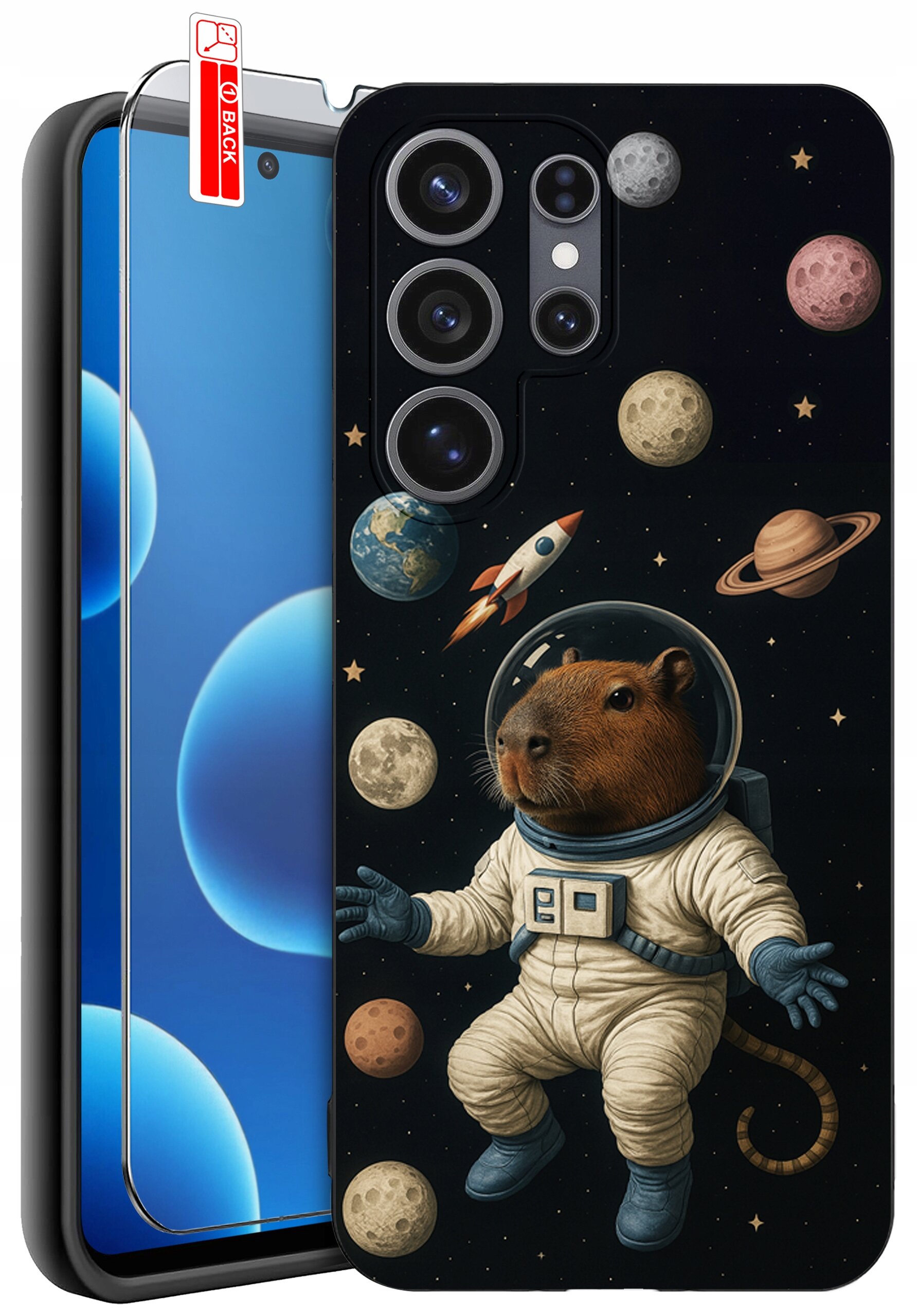 Etui na telefon z grafiką przedstawiającą zwierzę w skafandrze kosmicznym, otoczone planetami i rakietą. Obok znajduje się szkło ochronne z oznaczeniem \'BACK\'.