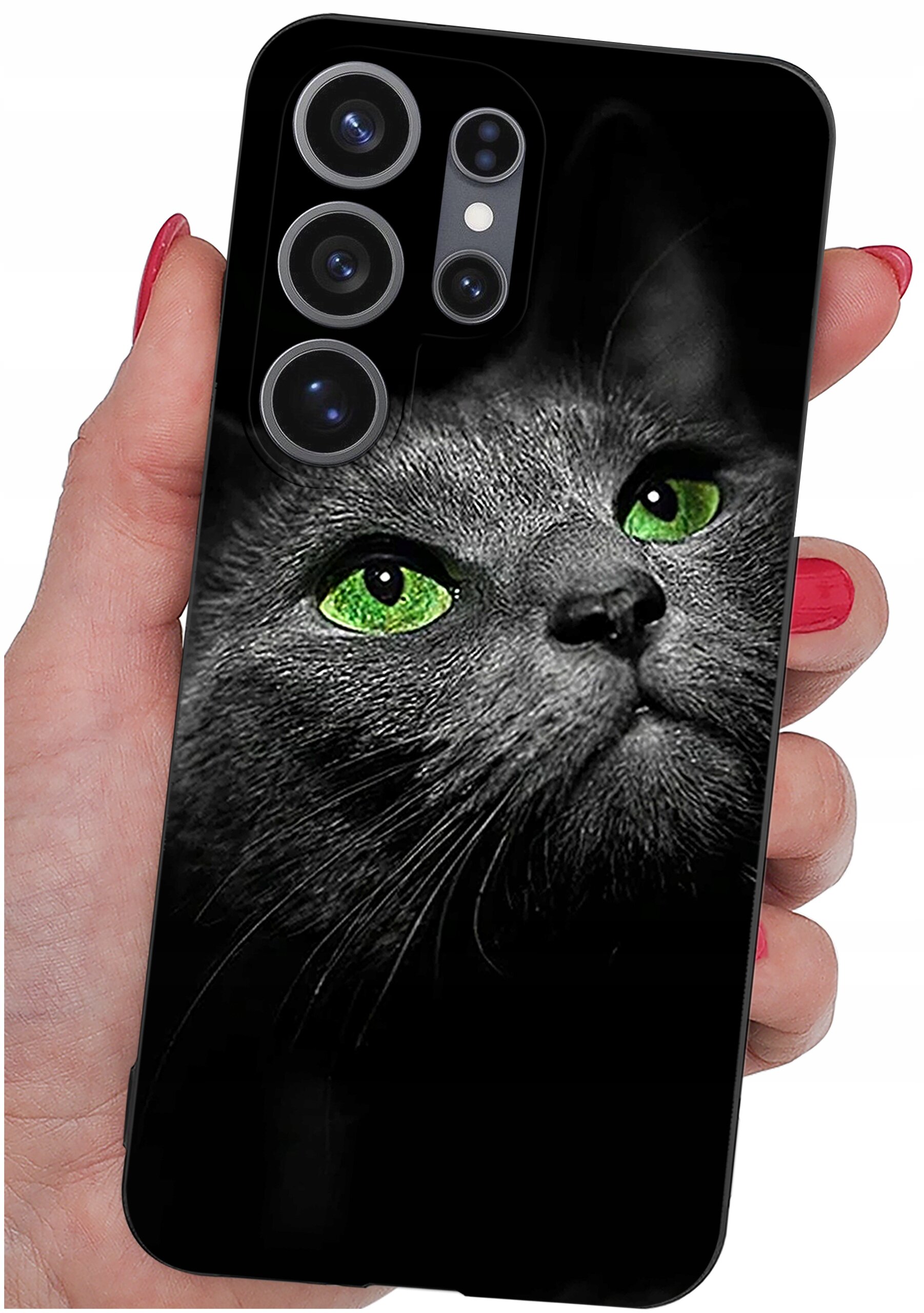 Etui na telefon z nadrukiem szarego kota o zielonych oczach. Etui jest trzymane w dłoni z pomalowanymi na czerwono paznokciami.