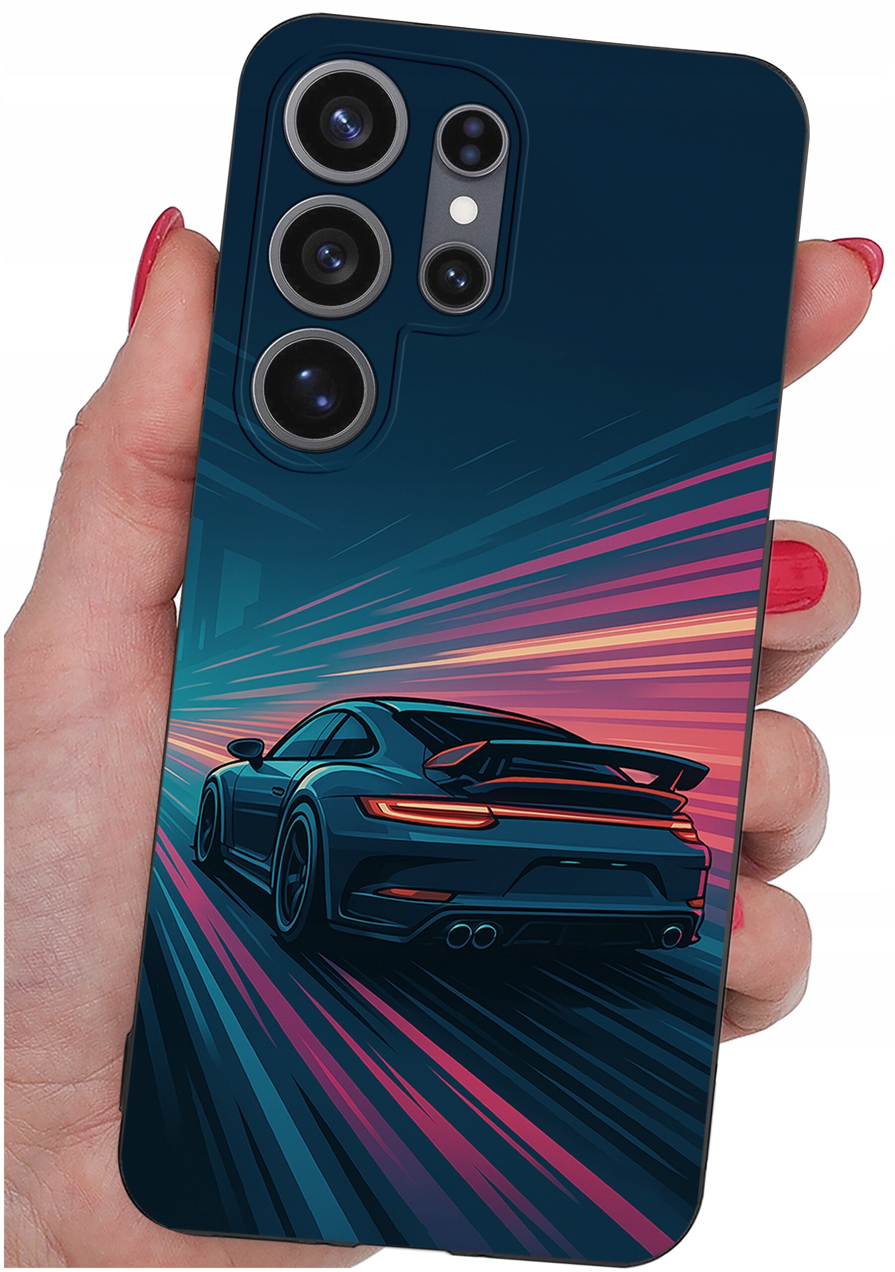 Etui na telefon z grafiką przedstawiającą sportowy samochód na tle dynamicznych, kolorowych linii. Etui jest trzymane w dłoni, a na górze widoczne są otwory na obiektywy aparatu.