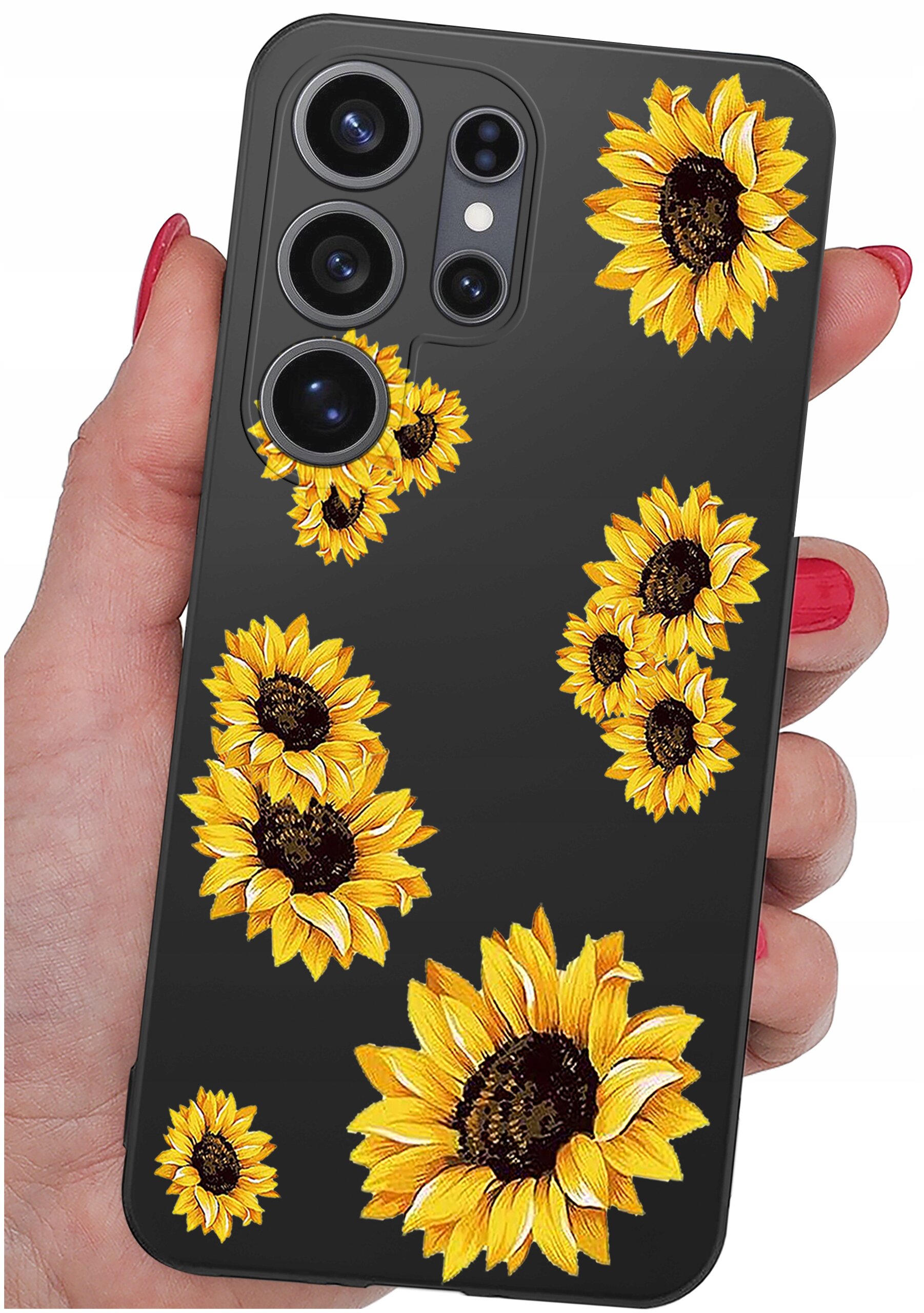 Czarny silikonowy etui na telefon z wzorem żółtych słoneczników. Etui trzymane jest w dłoni z pomalowanymi na czerwono paznokciami.