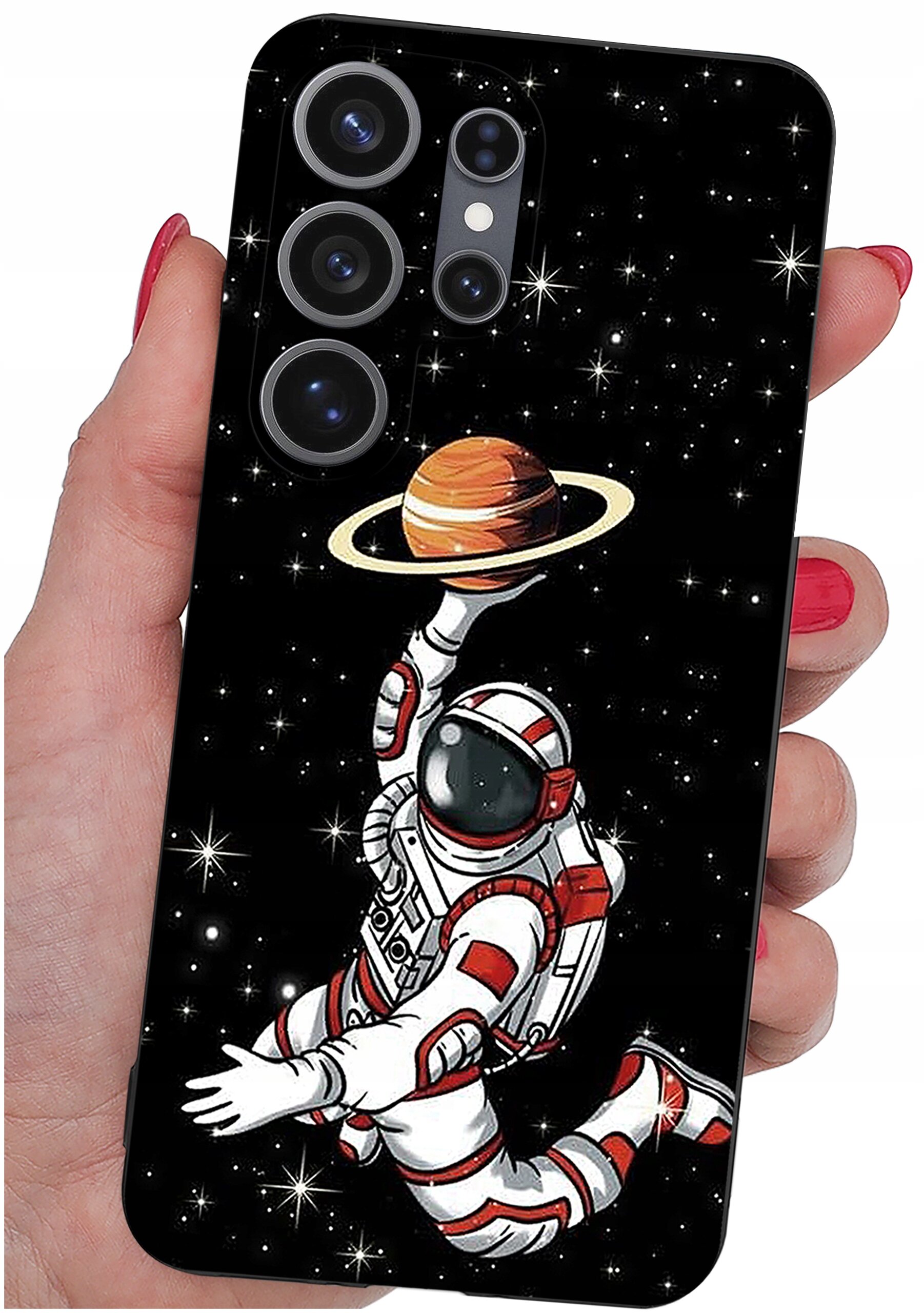 Etui na telefon z grafiką przedstawiającą astronautę w kosmosie, trzymającego planetę z pierścieniami. Tło jest czarne z białymi gwiazdami.