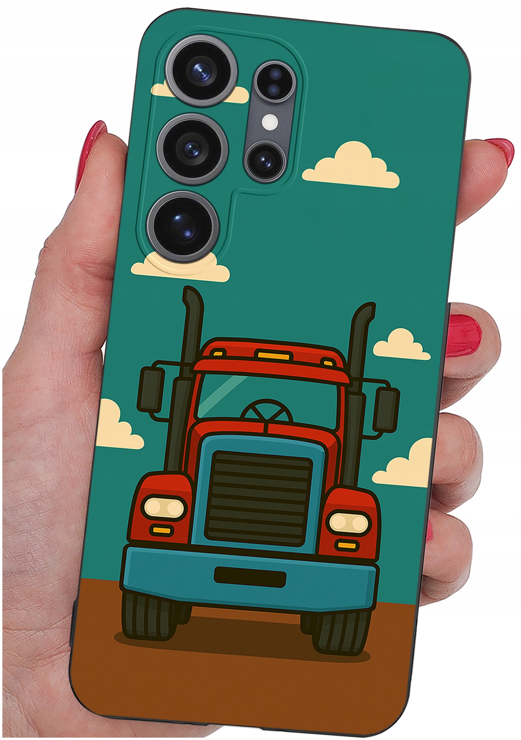 Etui na telefon z nadrukiem czerwonej ciężarówki na tle nieba z chmurami, trzymane w dłoni. Widoczne są cztery obiektywy aparatu telefonu.