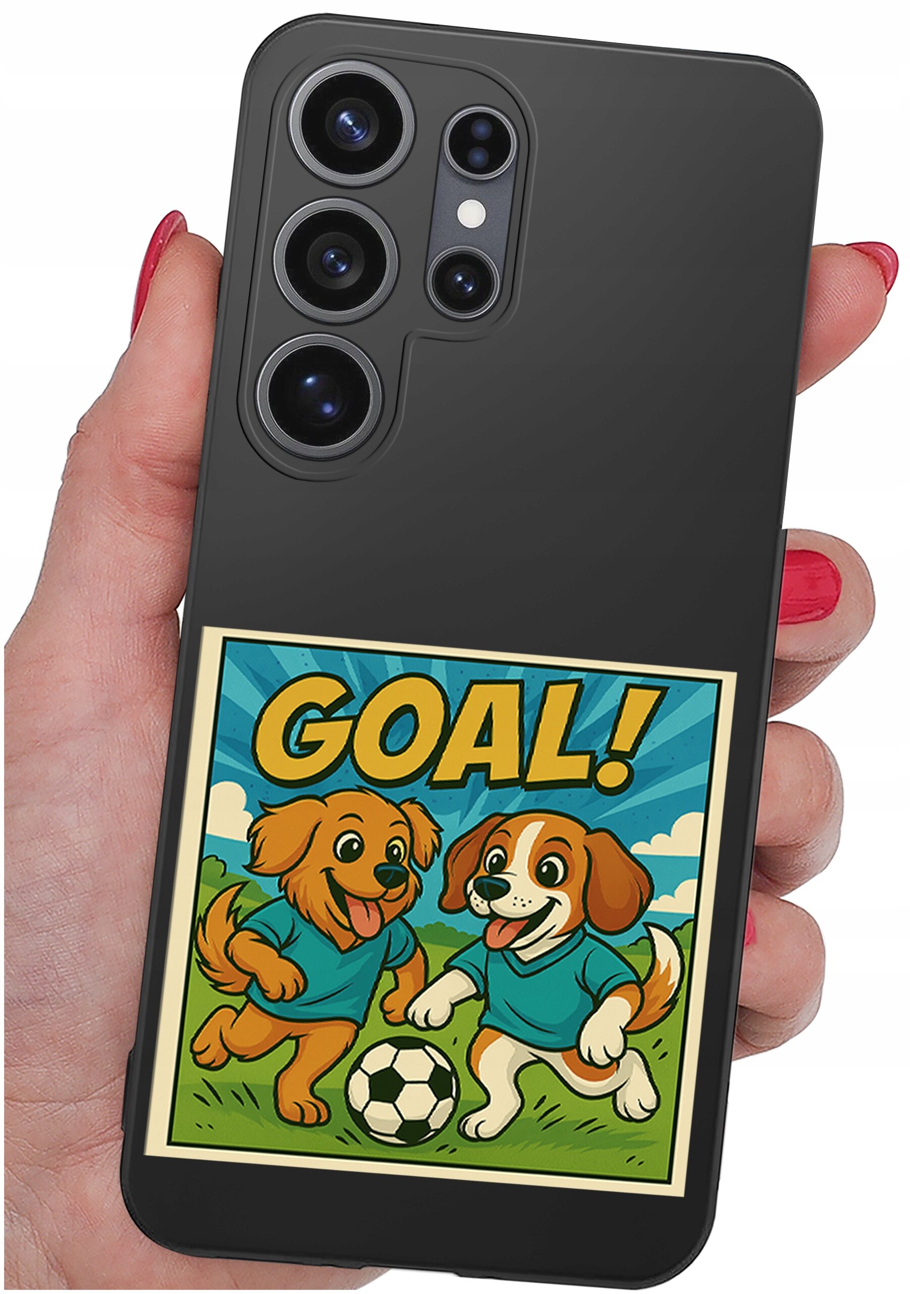 Osoba trzyma czarne etui na telefon z grafiką przedstawiającą dwa rysunkowe psy w niebieskich koszulkach grające w piłkę, z napisem \'GOAL!\'.