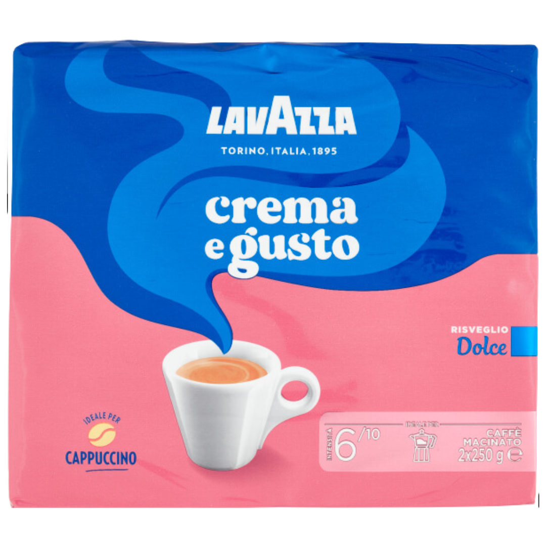 Opakowanie kawy mielonej Lavazza Caffè Crema e Gusto Dolce 2x250 g z widocznym logo Lavazza i grafiką filiżanki kawy. Na opakowaniu znajdują się napisy: \'crema e gusto\', \'RISVEGLIO Dolce\', \'IDEALE PER CAPPUCCINO\', \'INTENSITÀ 6/10\', \'CAFFÈ MACINATO 2x250 g\'.
