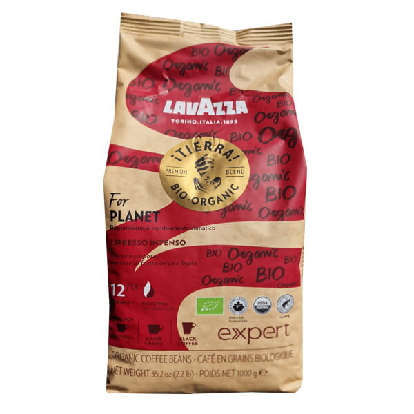Opakowanie kawy ziarnistej Lavazza Tierra Bio Organic Espresso Intenso o wadze 1 kg z widocznym logo Lavazza i oznaczeniami ekologicznymi. Na opakowaniu znajdują się napisy \'For Planet\', \'Espresso Intenso\', \'12/13\', oraz \'expert\'.