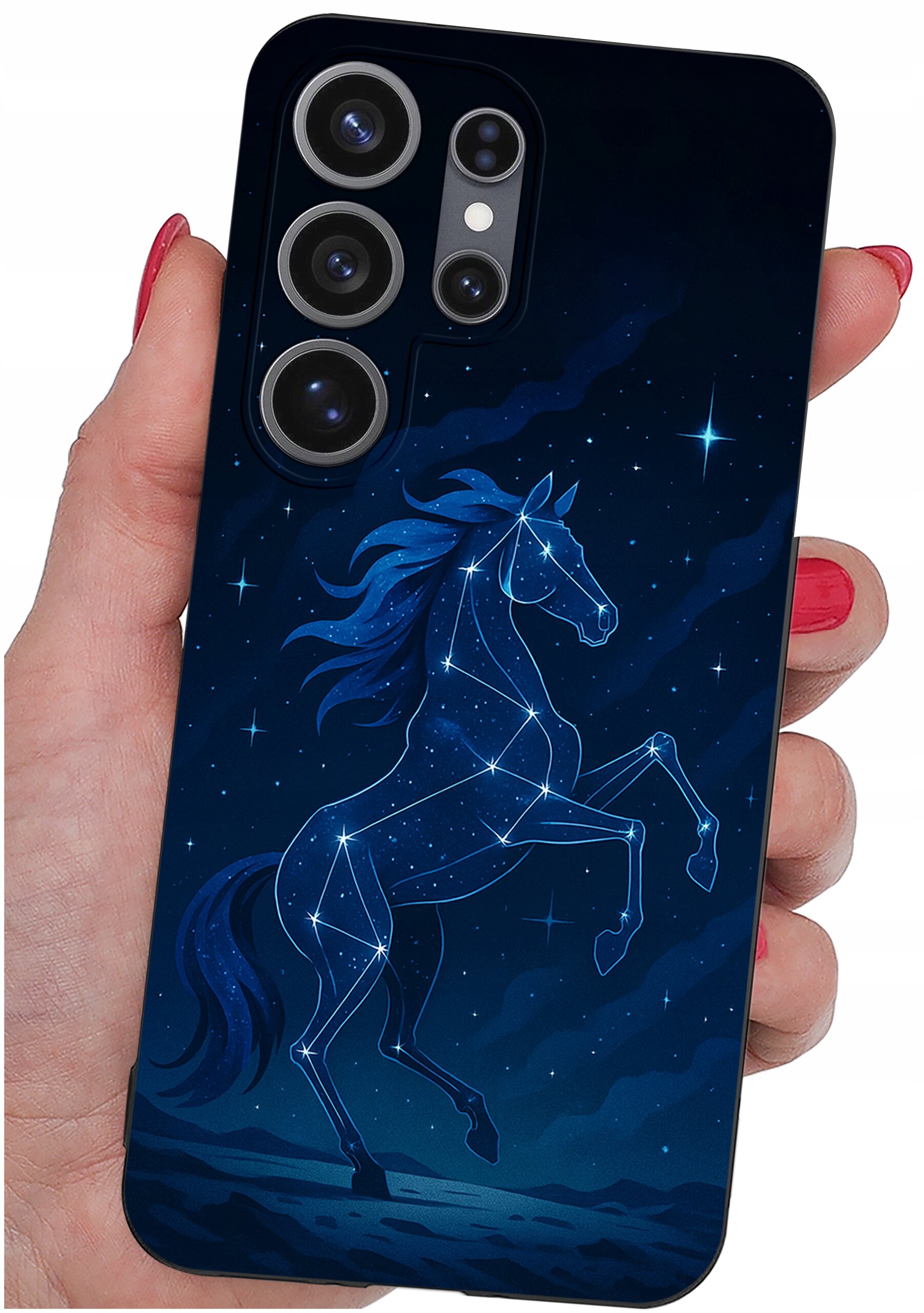 Etui na telefon z grafiką przedstawiającą konstelację w kształcie konia na tle nocnego nieba. Widoczne są trzy duże obiekty przypominające obiektywy aparatu.