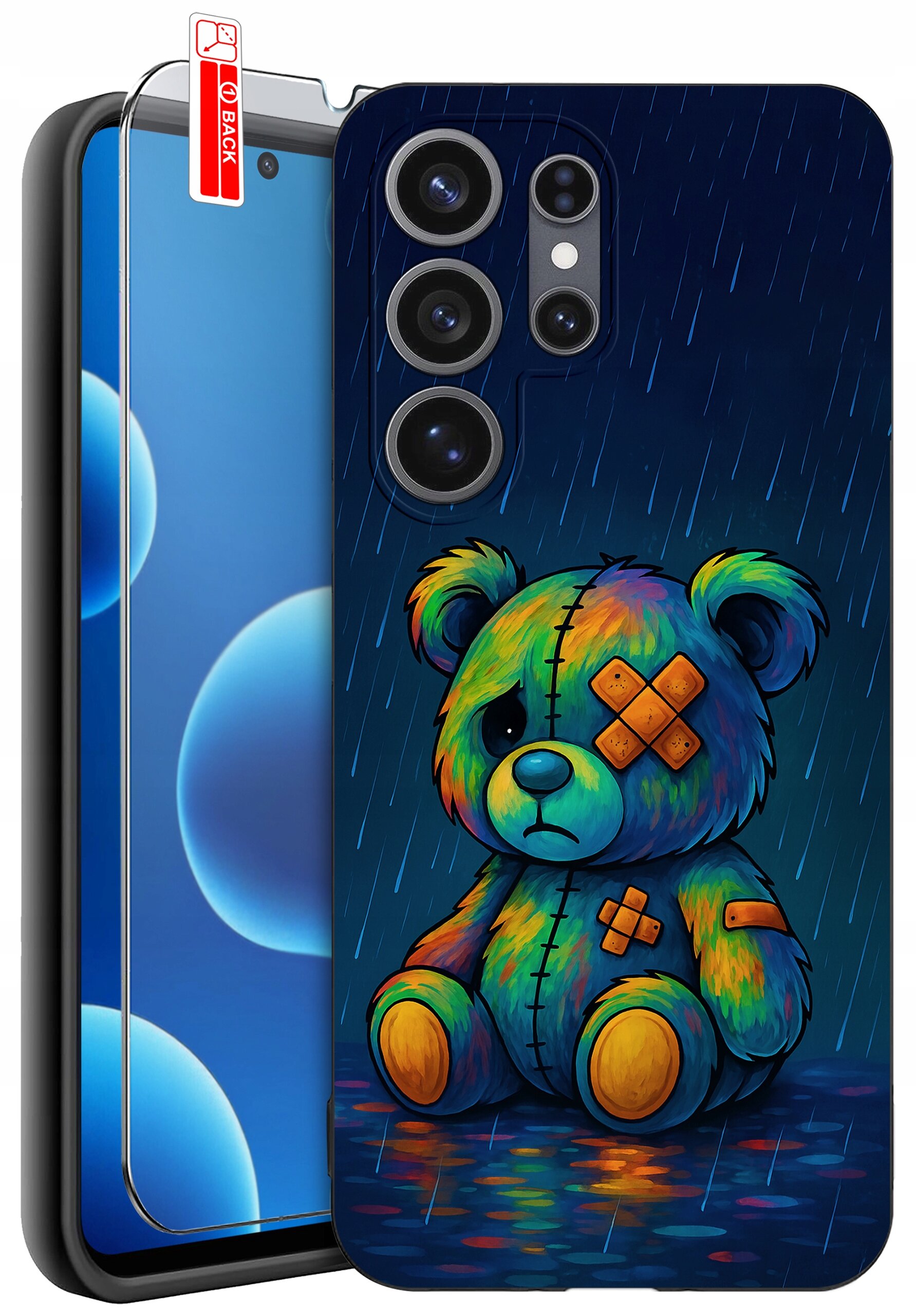 Etui na telefon z kolorowym wzorem misia z łatkami, w tle deszczowy motyw. Obok etui znajduje się szkło ochronne z napisem \'BACK\'.