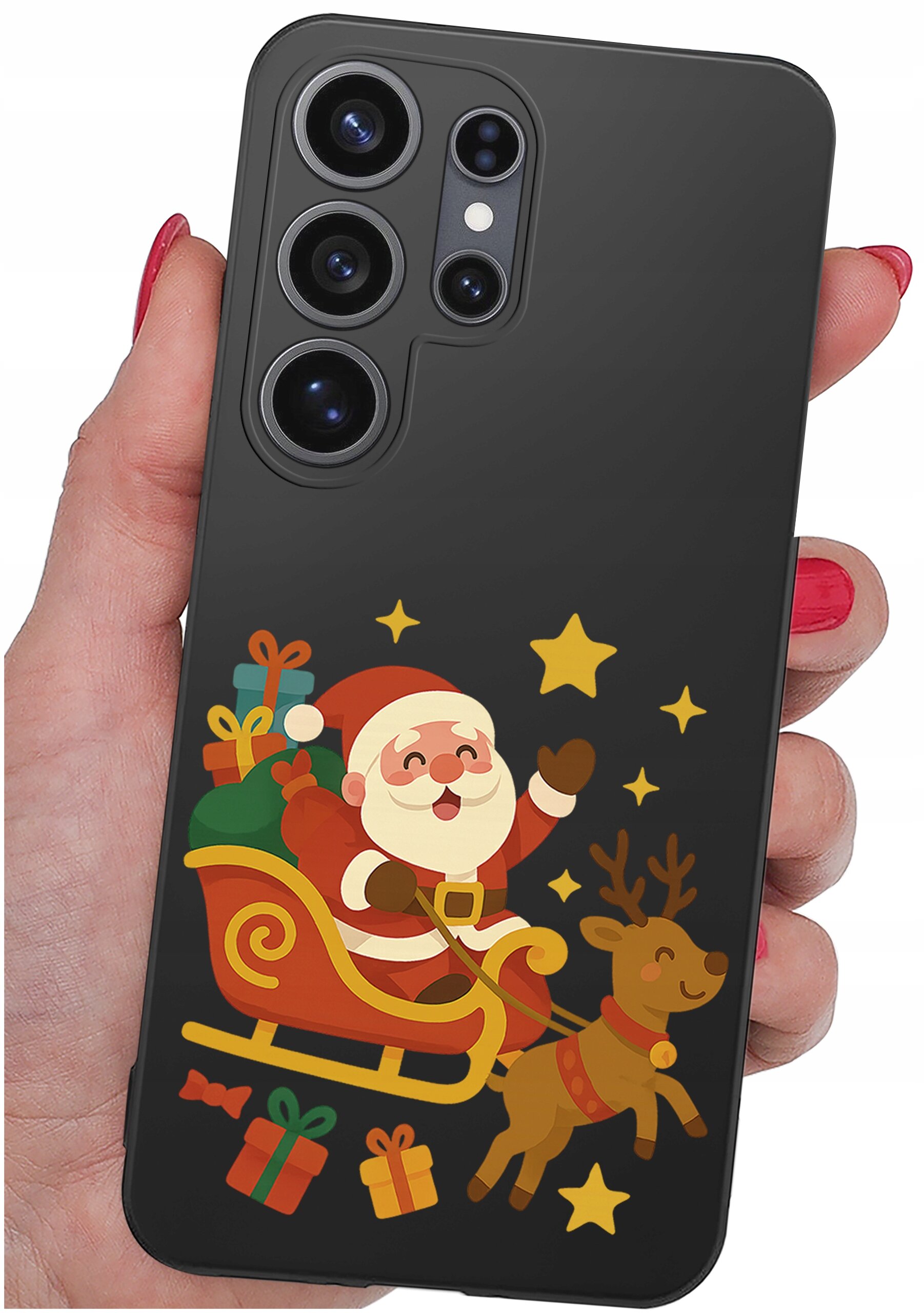 Czarne etui na telefon z kolorowym nadrukiem przedstawiającym Mikołaja w saniach ciągniętych przez renifera, otoczonego gwiazdkami i prezentami. Etui trzymane jest w dłoni z pomalowanymi na czerwono paznokciami.