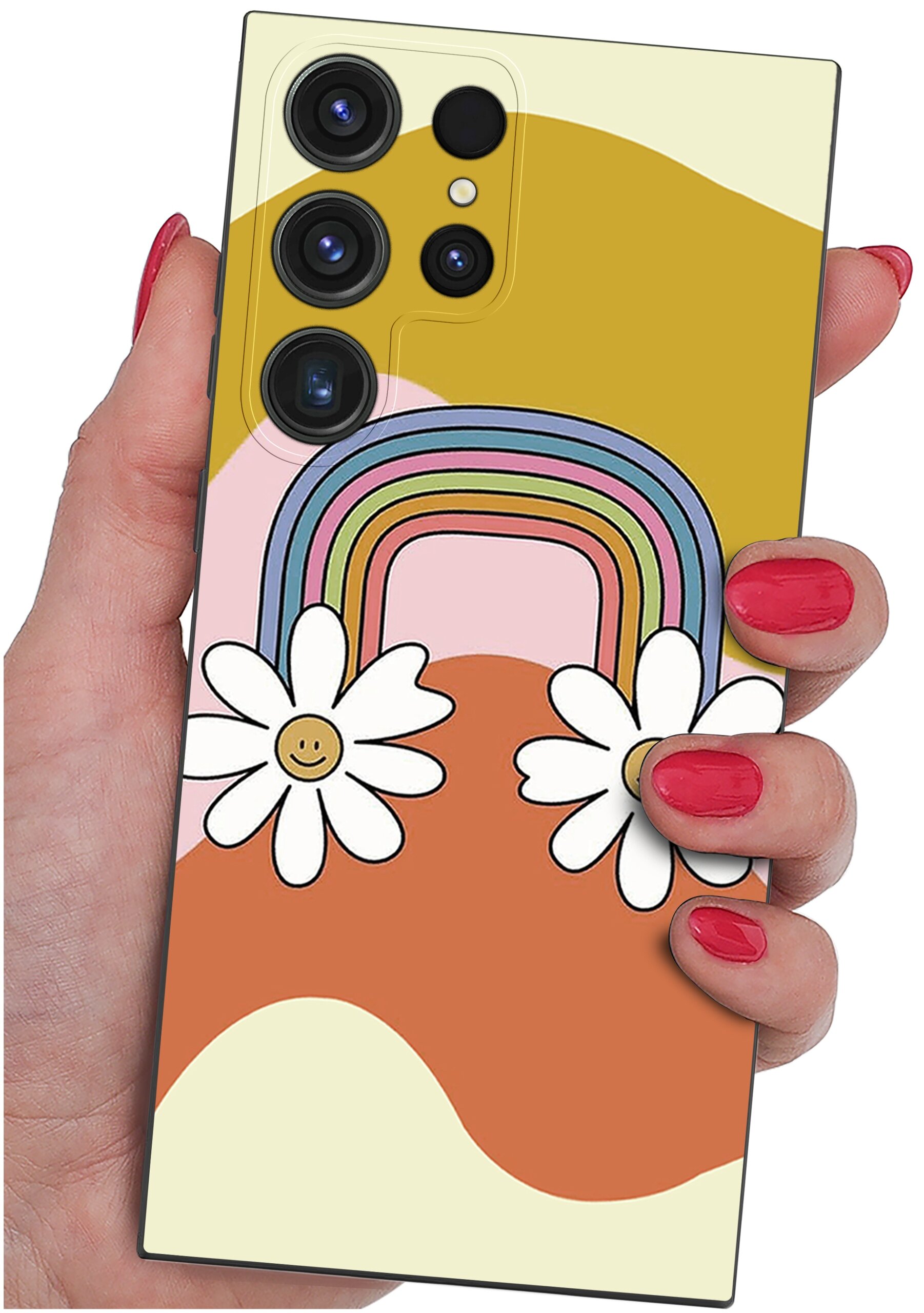 Etui na telefon z kolorowym wzorem tęczy i dwoma kwiatami z uśmiechniętymi buźkami, trzymane w dłoni z pomalowanymi na czerwono paznokciami.