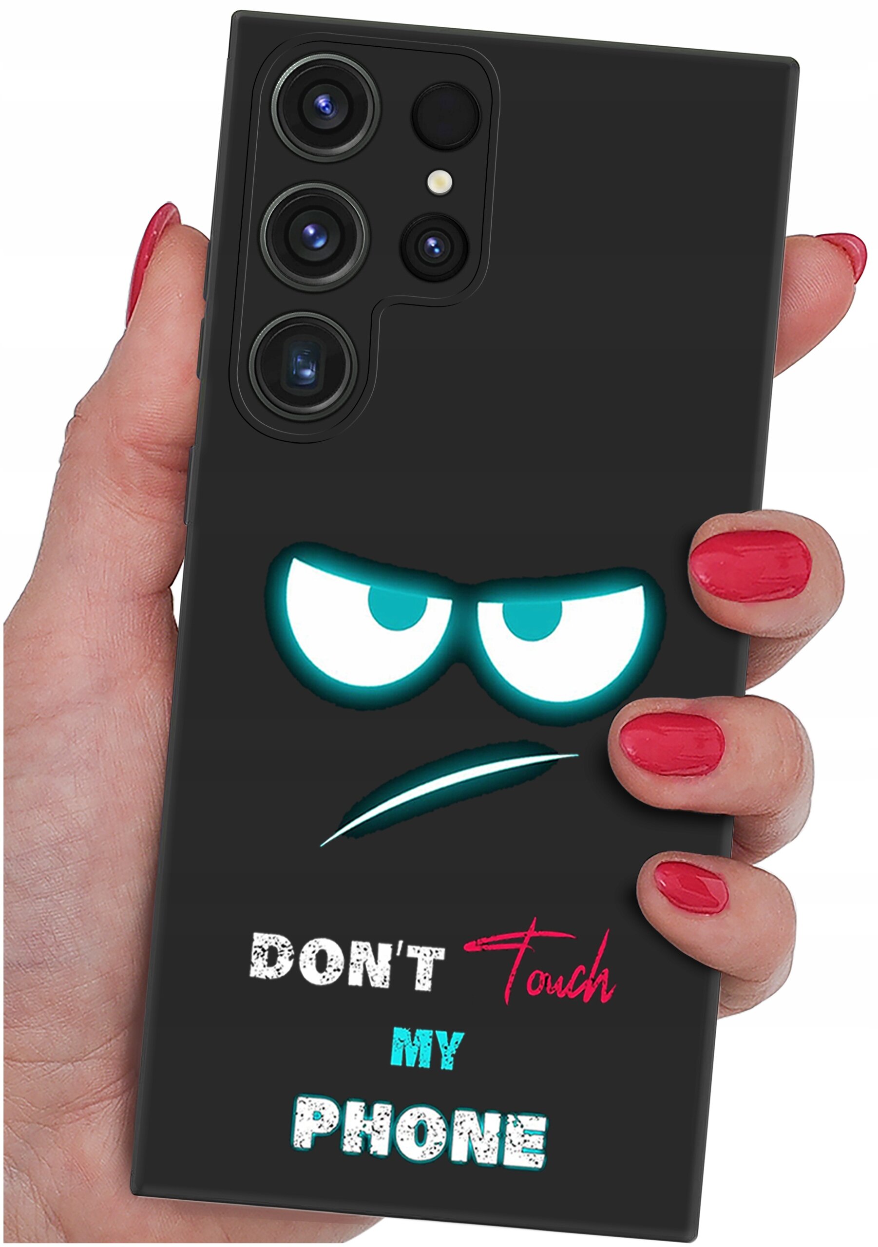 Czarna obudowa telefonu z nadrukiem przedstawiającym zarys oczu i ust oraz tekst \'DON\'T Touch MY PHONE\'. Obudowa jest trzymana w dłoni z pomalowanymi na czerwono paznokciami.